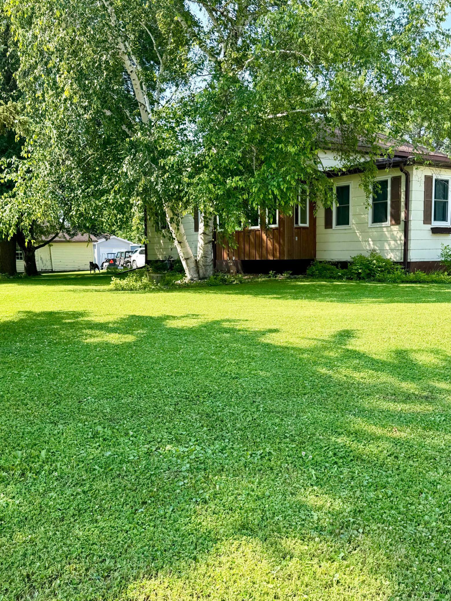 1889 single family home for sale at 318 2nd Street SE in Hallock, MN — 3 bed, 2 bath (photo 4 of 25)