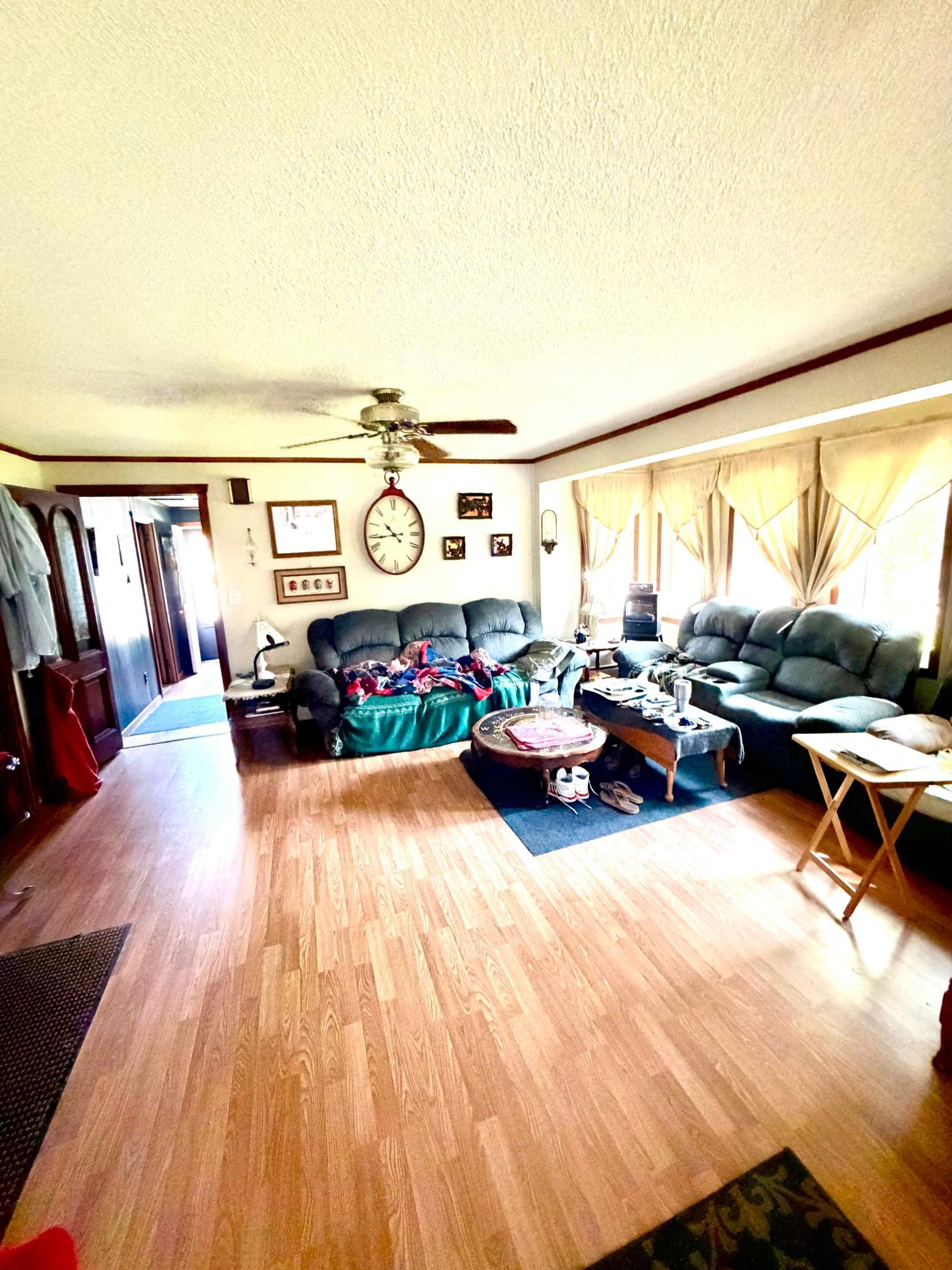 1889 single family home for sale at 318 2nd Street SE in Hallock, MN — 3 bed, 2 bath (photo 9 of 25)