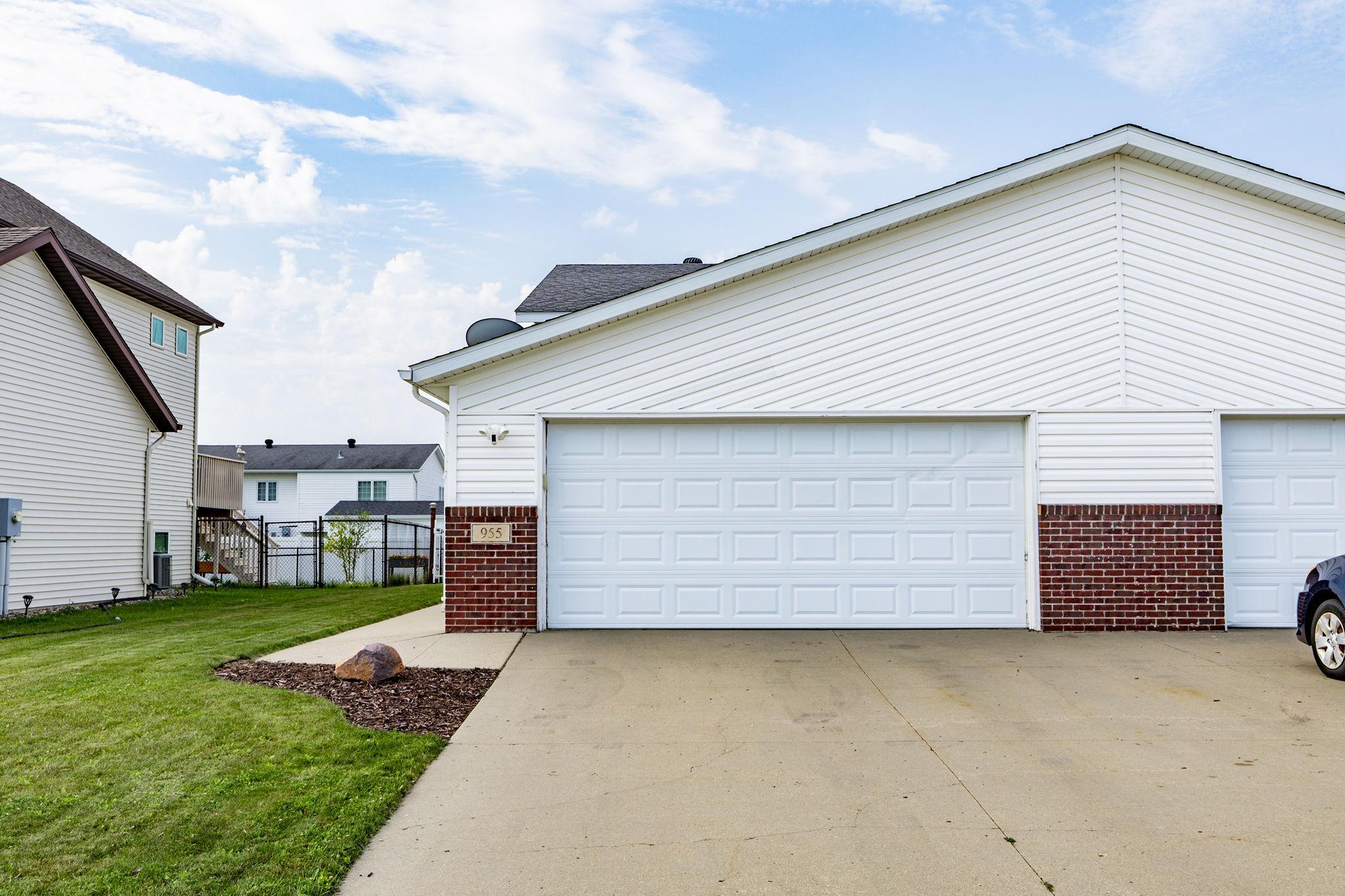 955 42nd Avenue W, West Fargo ND 58078 - Photo 2 of 48