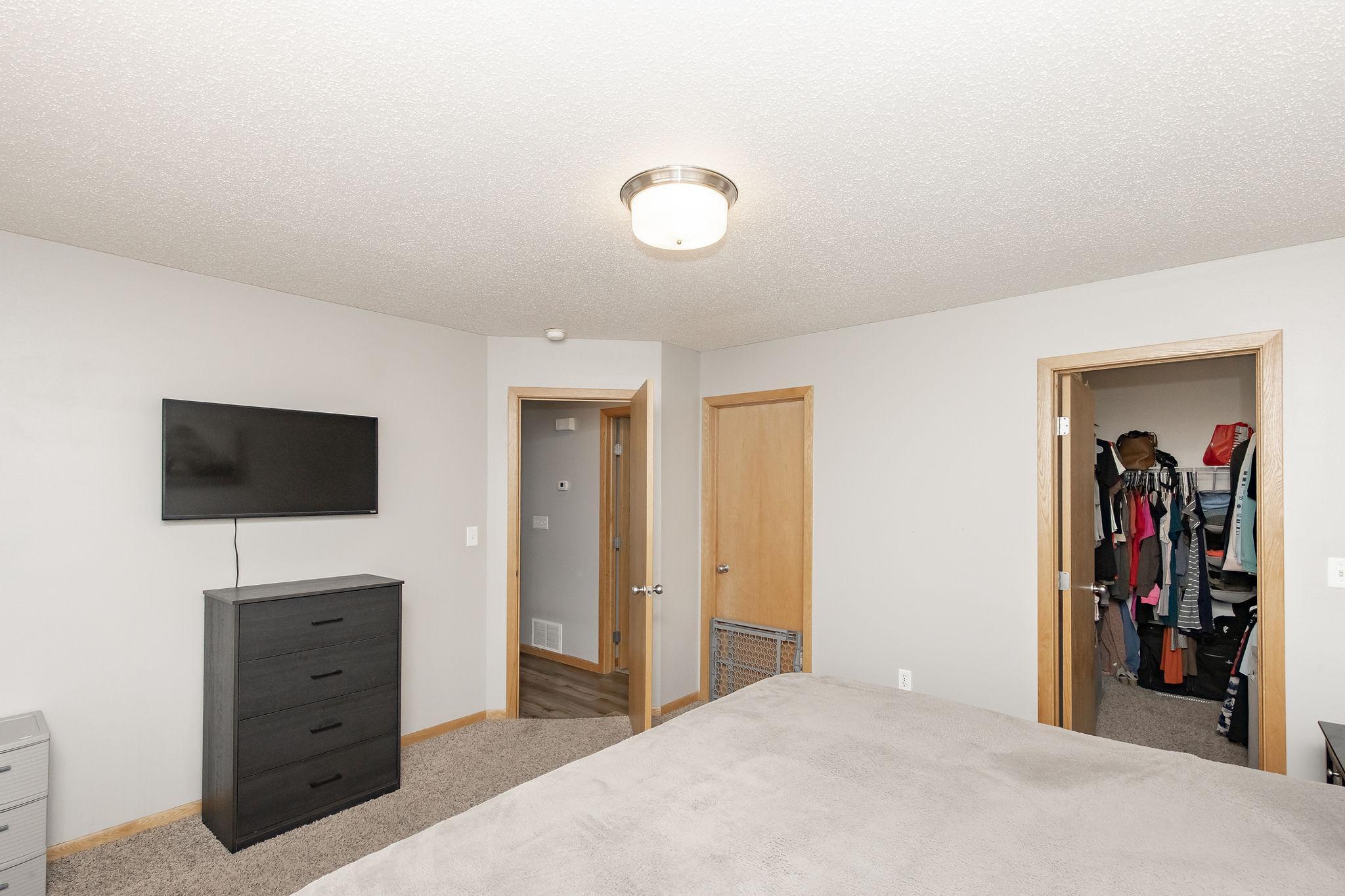 955 42nd Avenue W, West Fargo ND 58078 - Photo 16 of 48