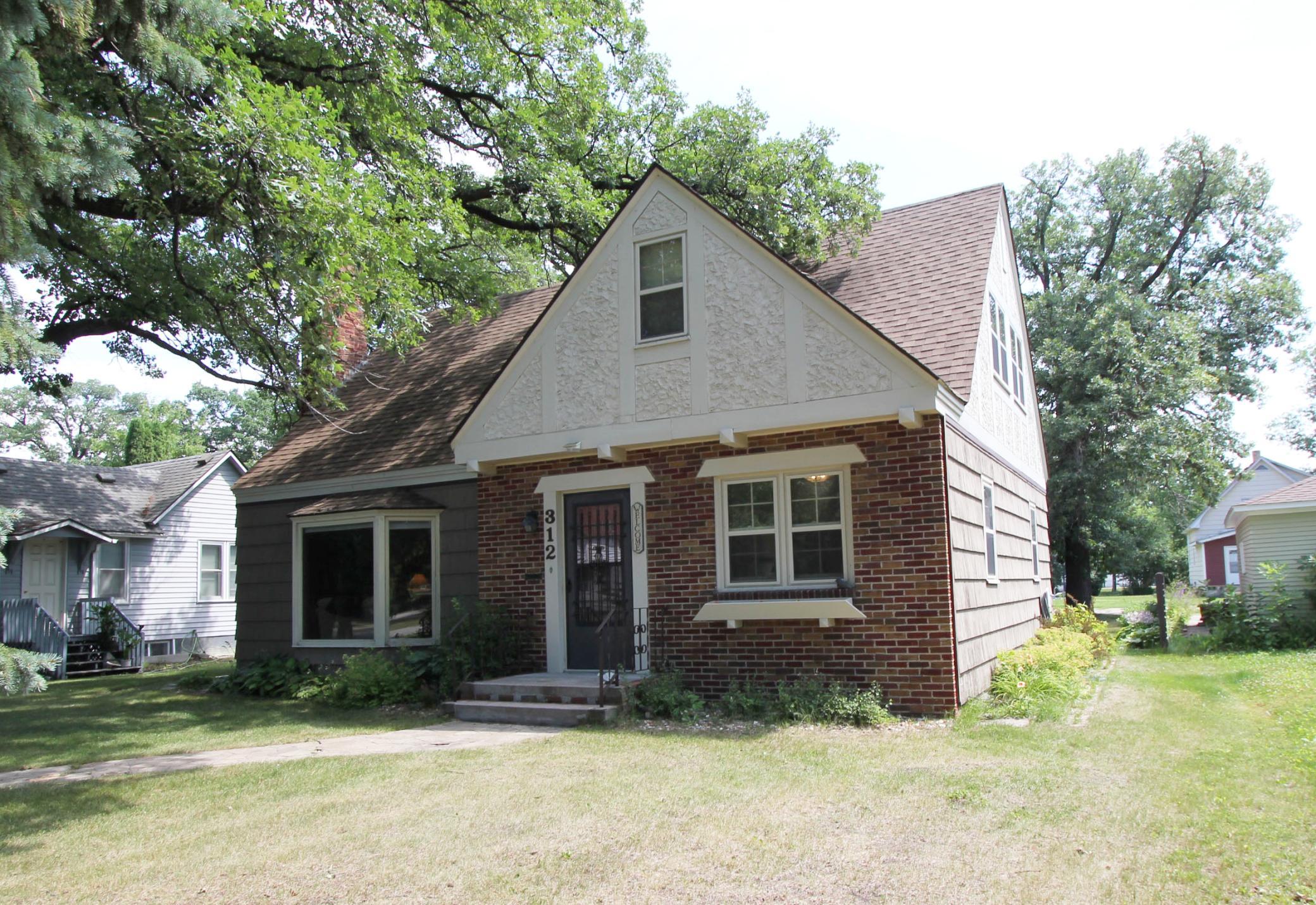 1942 single family home for sale at 312 Kendall Avenue N in Thief River Falls, MN — 4 bed, 2 bath (photo 2 of 48)