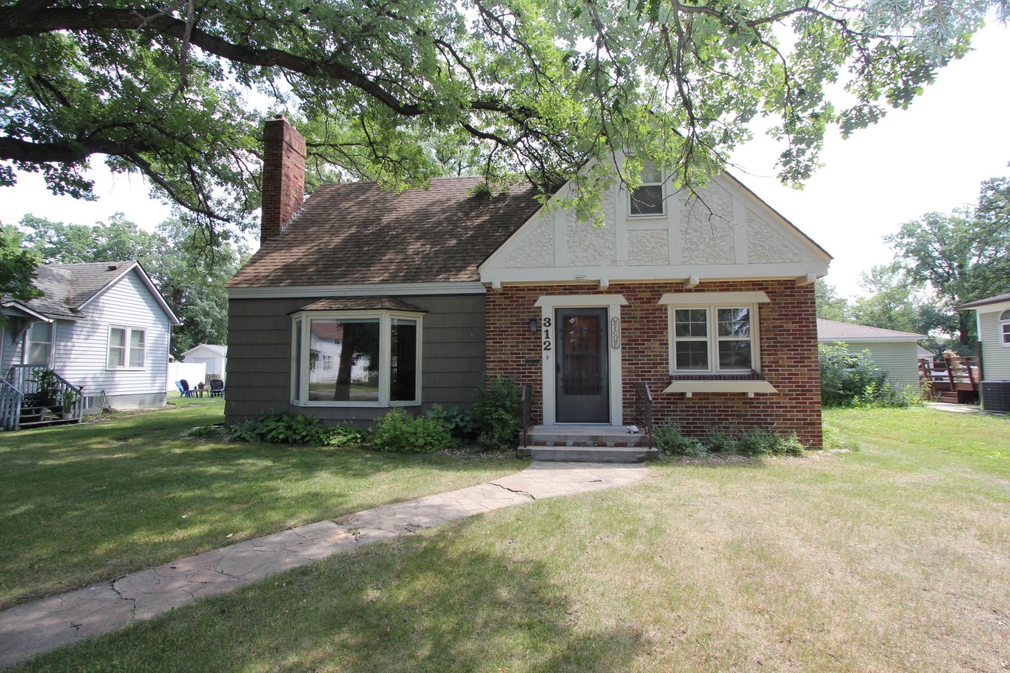 1942 single family home for sale at 312 Kendall Avenue N in Thief River Falls, MN — 4 bed, 2 bath (photo 3 of 48)