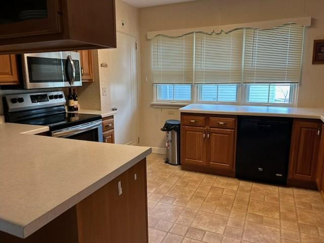 1942 single family home for sale at 312 Kendall Avenue N in Thief River Falls, MN — 4 bed, 2 bath (photo 9 of 48)