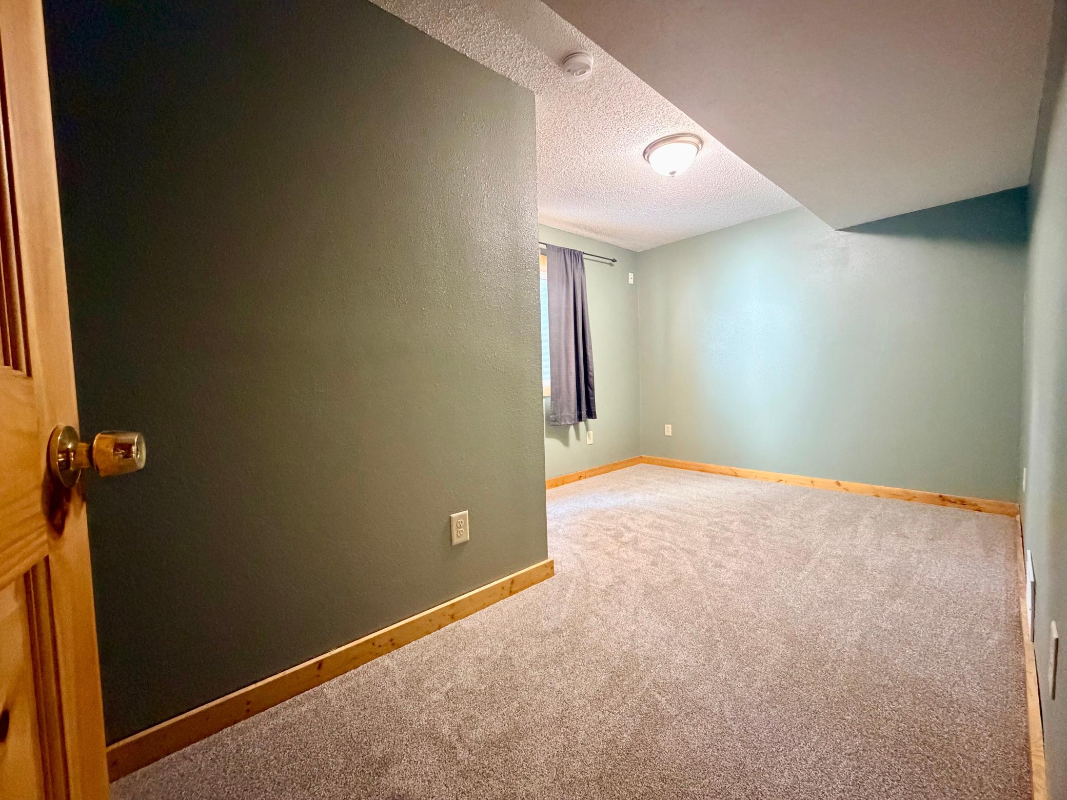2003 single family home for sale at 2110 Darling Avenue E in Alexandria, MN — 4 bed, 2 bath (photo 20 of 36)