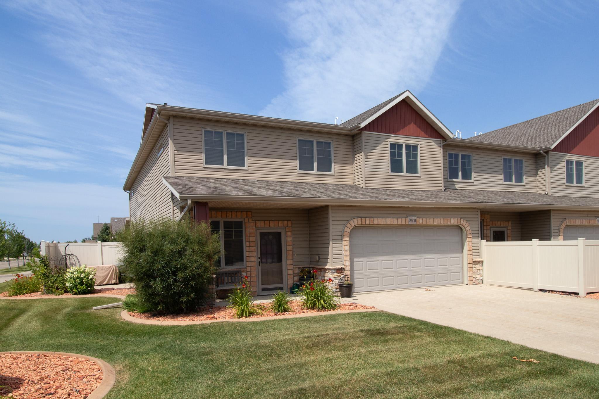 508 19th Avenue W, West Fargo ND 58078 - Photo 2 of 24