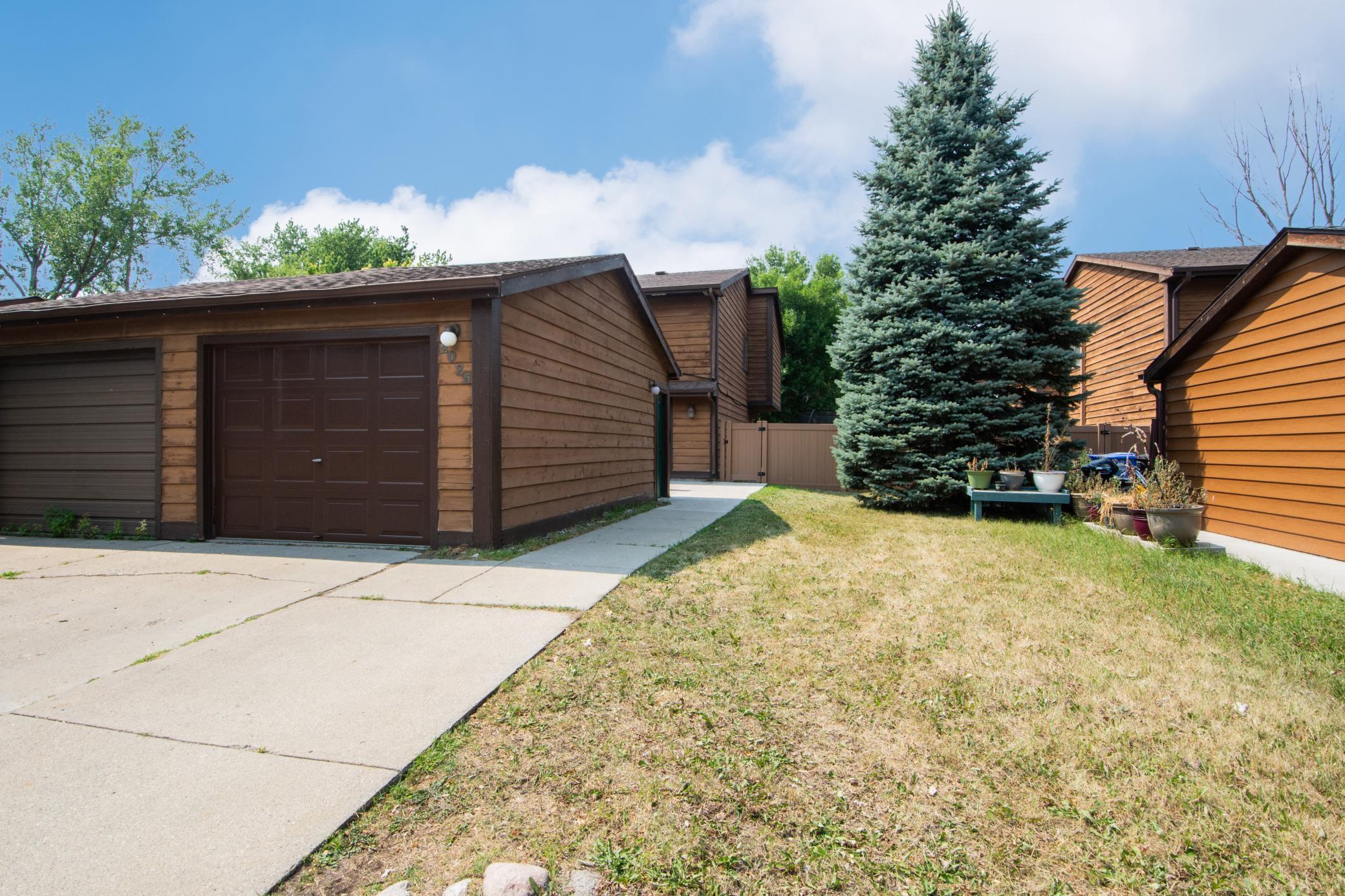 2025 Park Boulevard S, Fargo ND 58103 - Photo 2 of 28