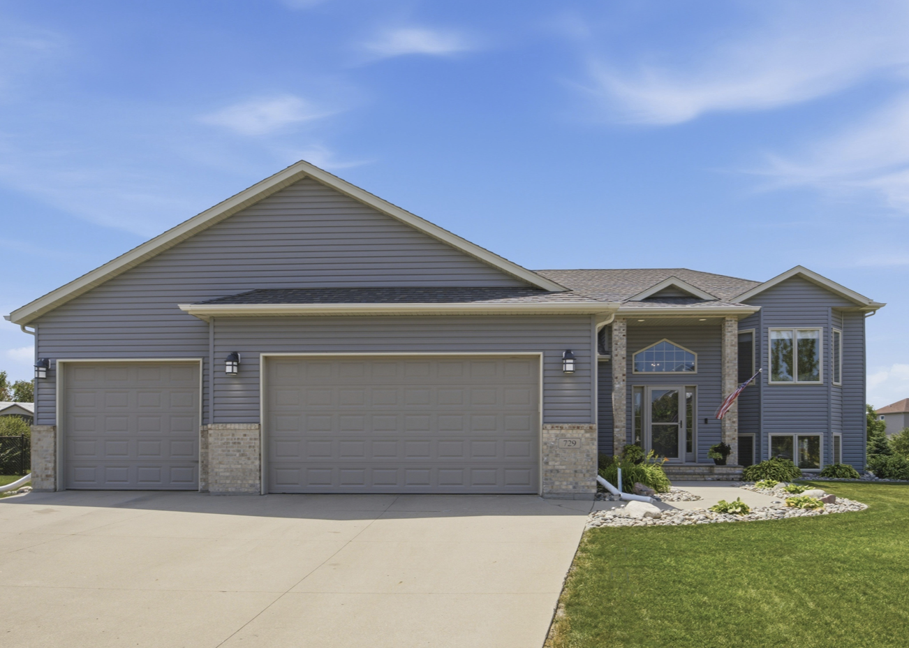 2005 single family home for sale at 729 36th Avenue W in West Fargo, ND — 5 bed, 3 bath (photo 8 of 53)