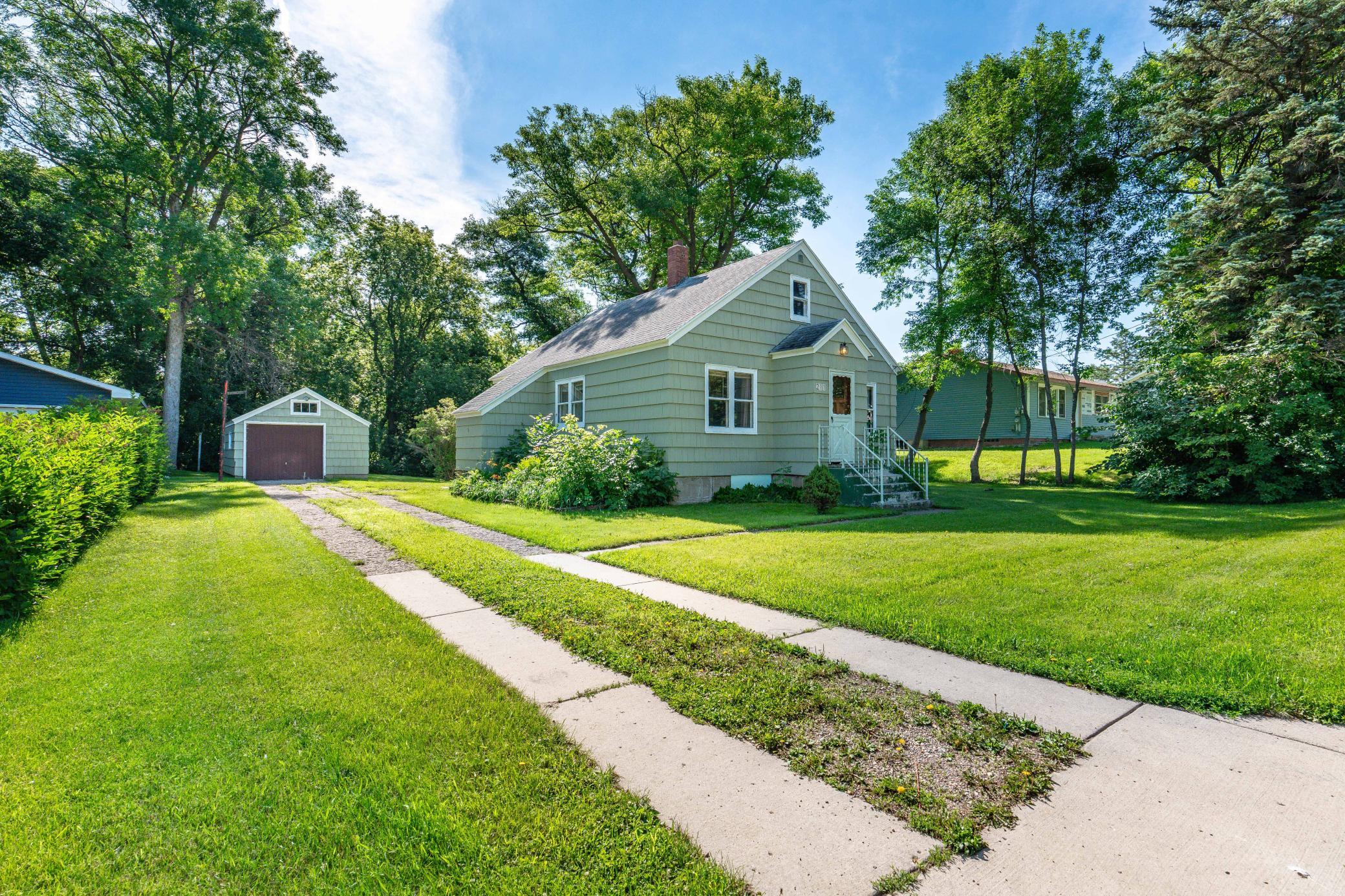 211 5th Street SE, Pelican Rapids MN 56572 - Photo 2 of 39