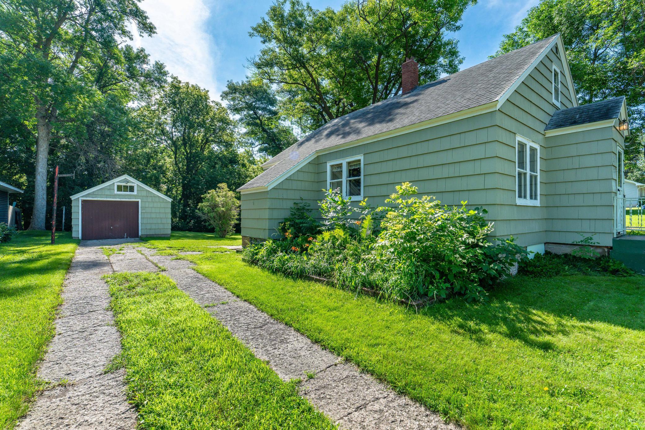 211 5th Street SE, Pelican Rapids MN 56572 - Photo 4 of 39