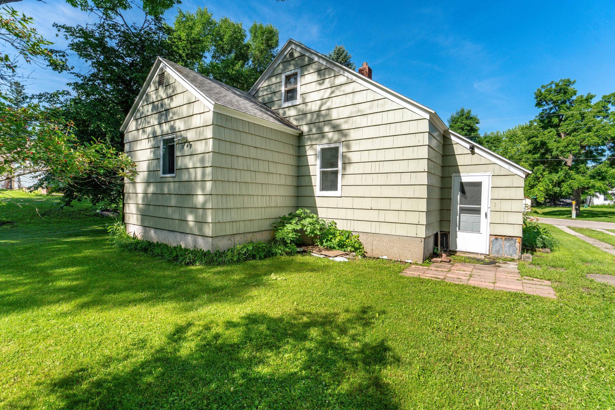 211 5th Street SE, Pelican Rapids MN 56572 - Photo 5 of 39