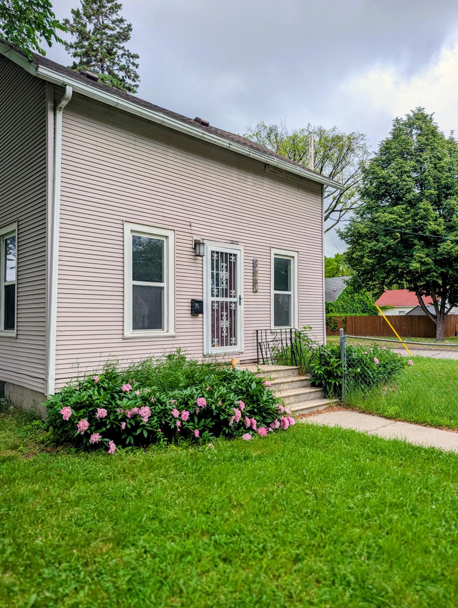 523 11th Street N, Moorhead MN 56560 - Photo 2 of 34
