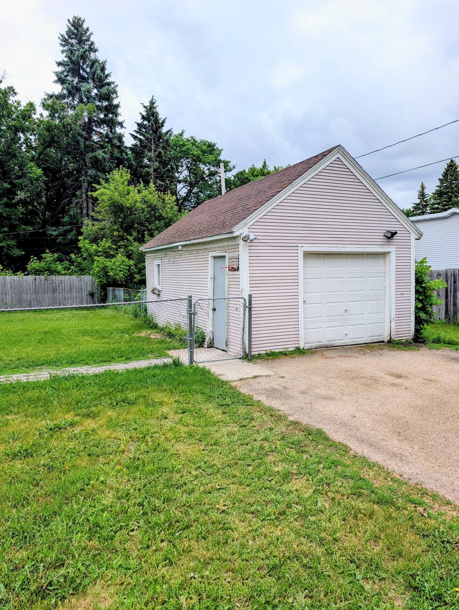 523 11th Street N, Moorhead MN 56560 - Photo 4 of 34