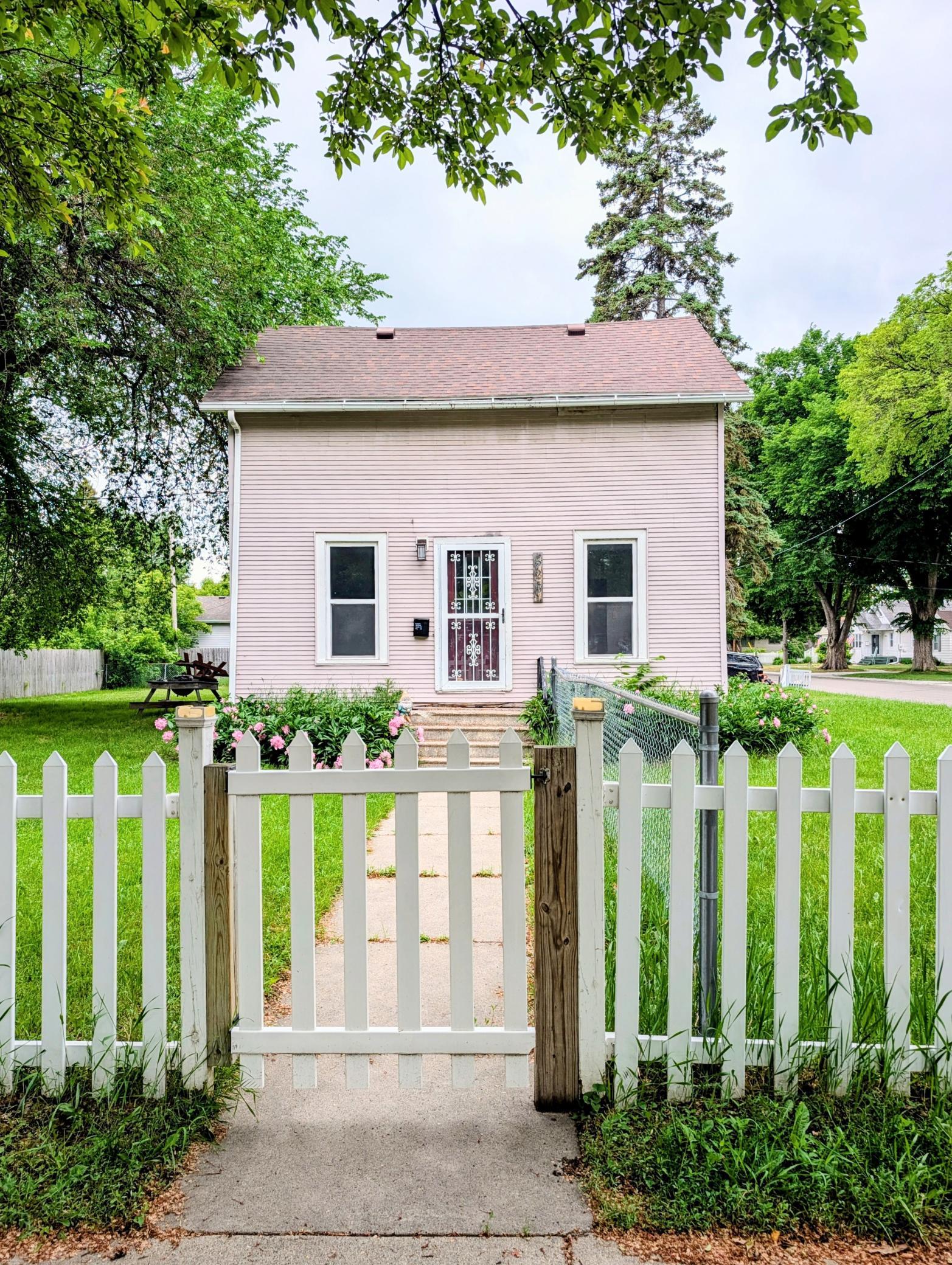 1906 single family home for sale at 523 11th Street N in Moorhead, MN — 5 bed, 2 bath