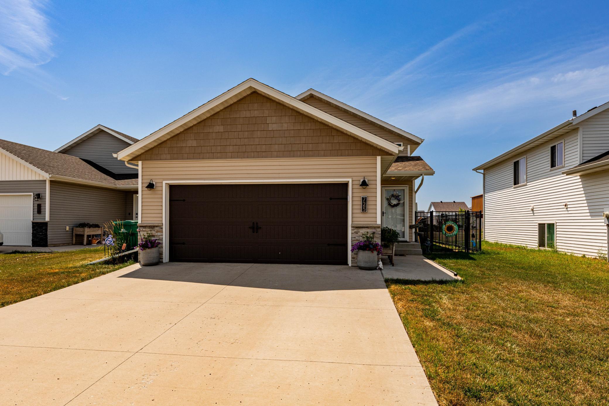 725 Prairie Avenue, Horace ND 58047 - Photo 2 of 30