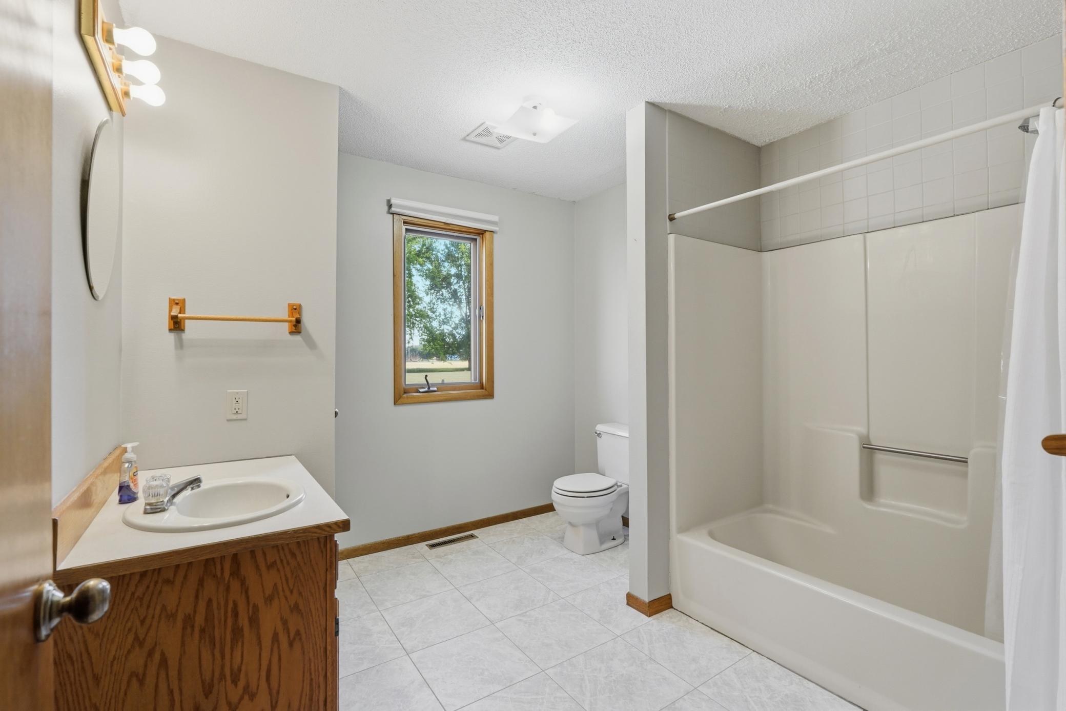 1903 single family home for sale at 707 Washington Avenue in Crookston, MN — 4 bed, 2 bath (photo 13 of 35)