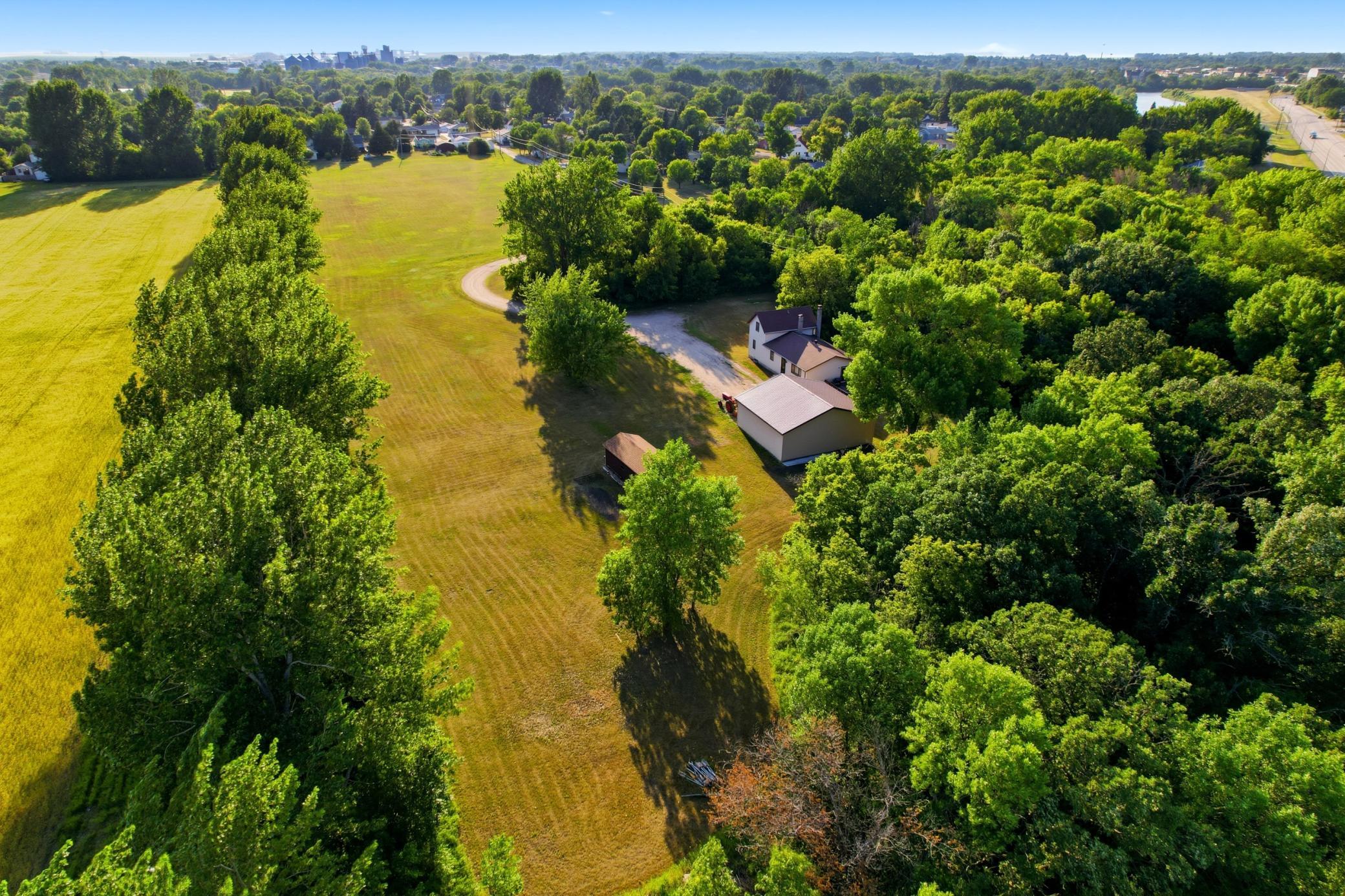 1903 single family home for sale at 707 Washington Avenue in Crookston, MN — 4 bed, 2 bath (photo 34 of 35)