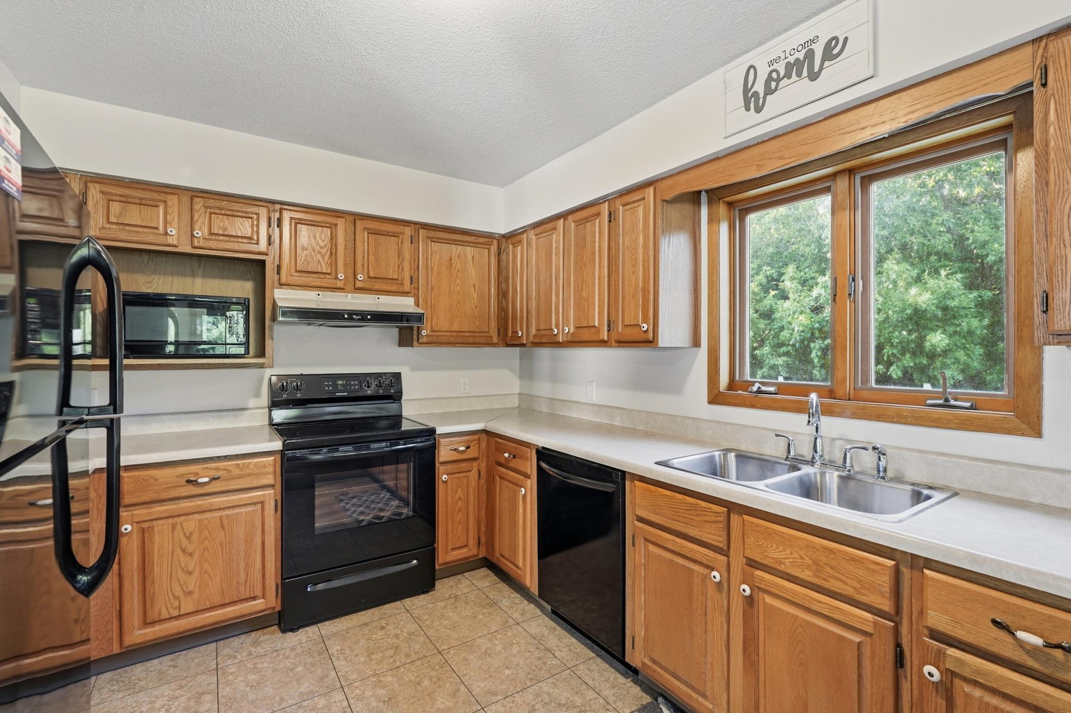 1903 single family home for sale at 707 Washington Avenue in Crookston, MN — 4 bed, 2 bath (photo 6 of 35)