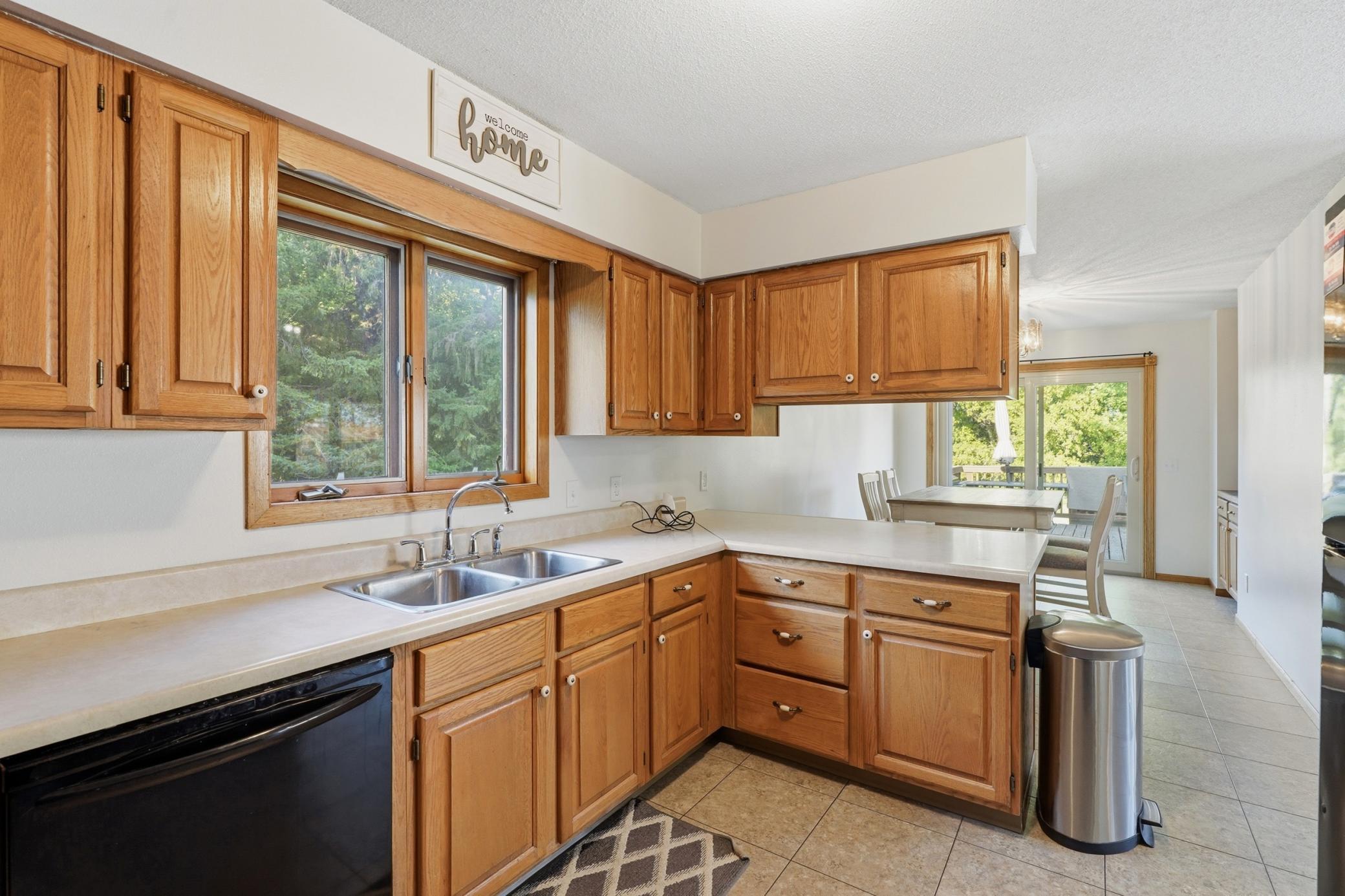 1903 single family home for sale at 707 Washington Avenue in Crookston, MN — 4 bed, 2 bath (photo 7 of 35)