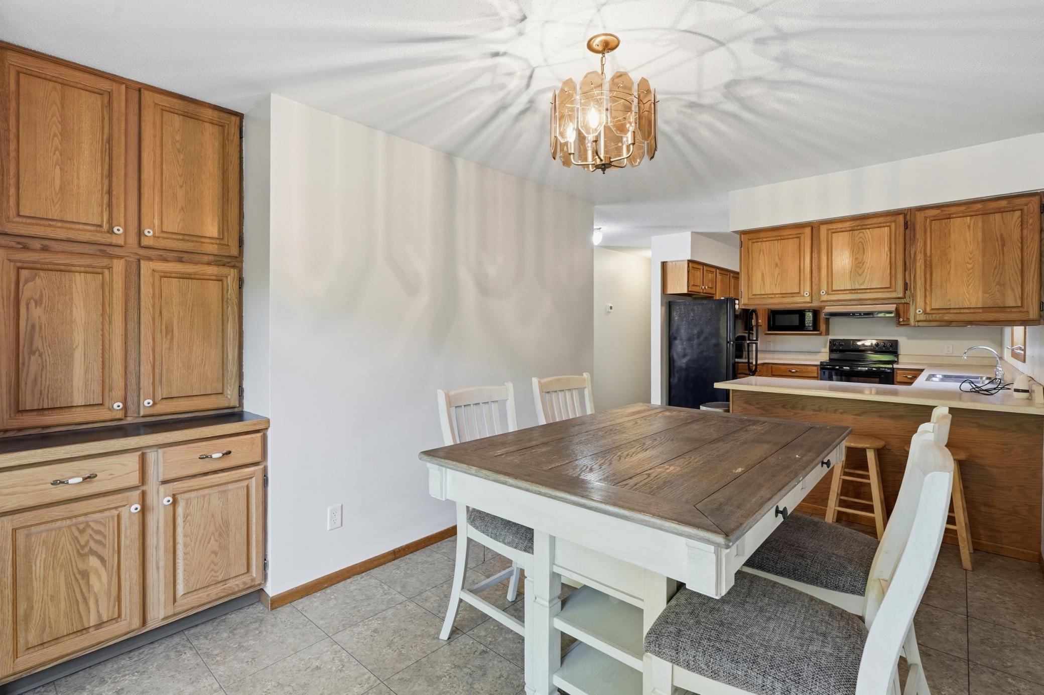 1903 single family home for sale at 707 Washington Avenue in Crookston, MN — 4 bed, 2 bath (photo 10 of 35)