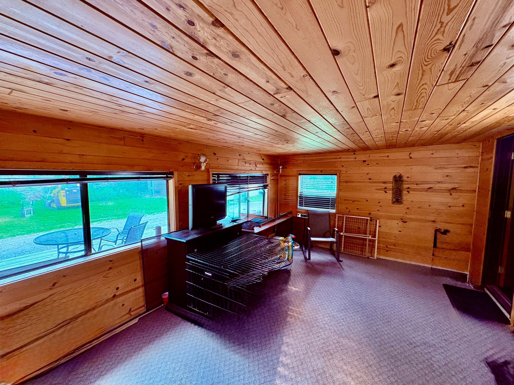 1985 single family home for sale at 1473 State Highway 172 NW in Baudette, MN — 3 bed, 2 bath (photo 8 of 34)