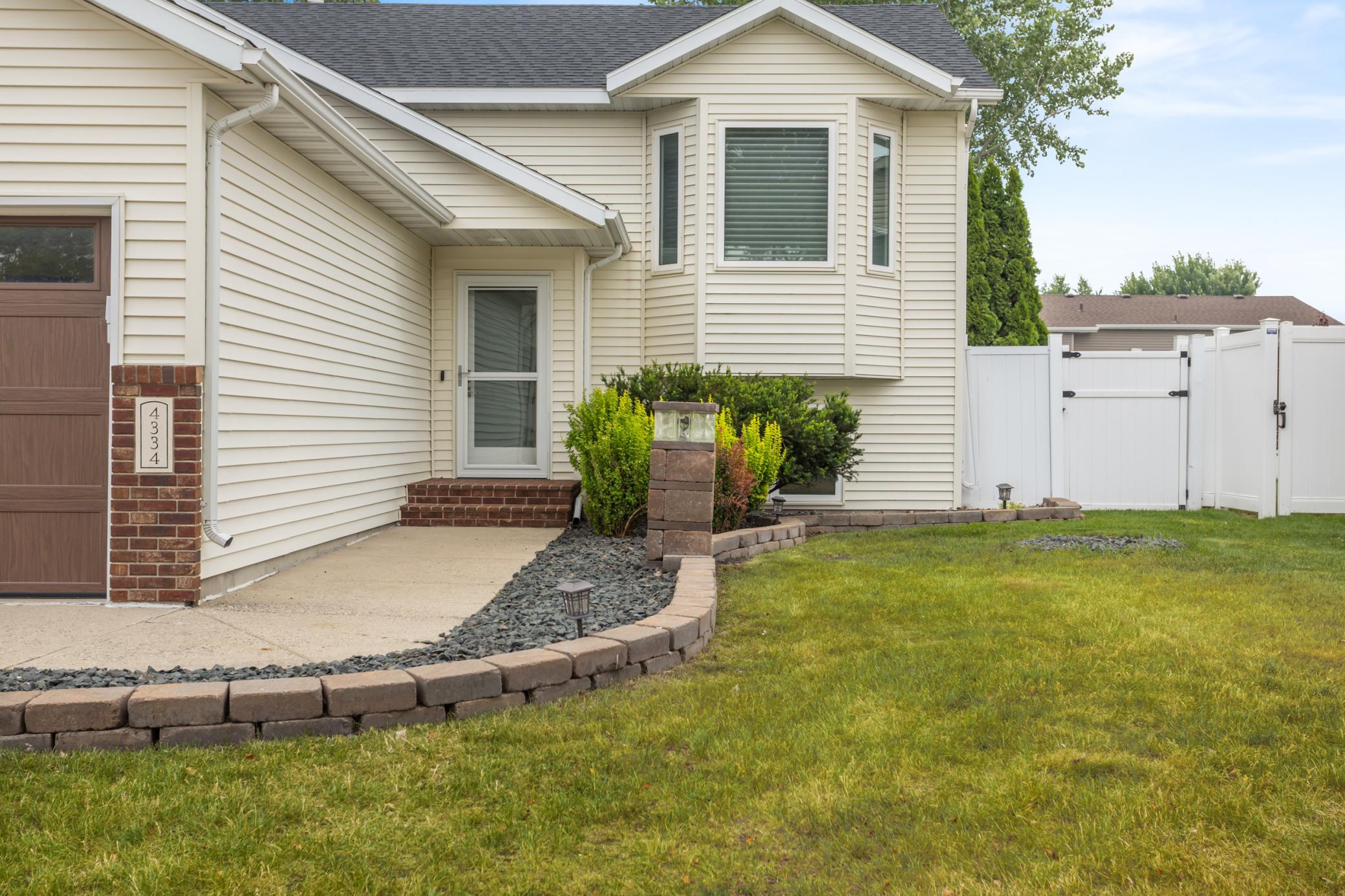 4334 45th Avenue S, Fargo ND 58104 - Photo 2 of 29