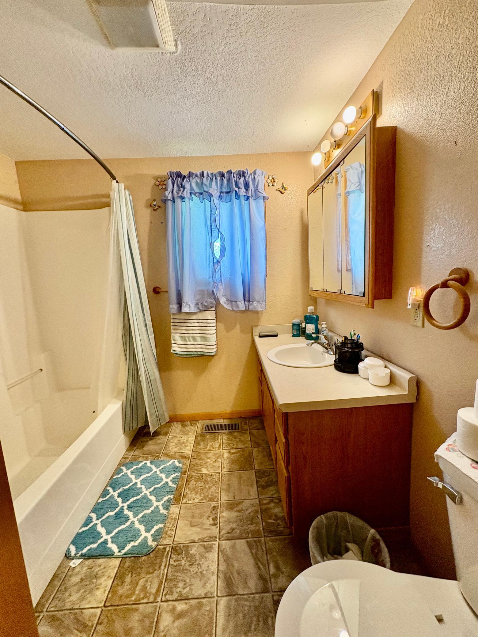 1911 single family home for sale at 122 2nd Avenue SE in Baudette, MN — 4 bed, 2 bath (photo 16 of 32)