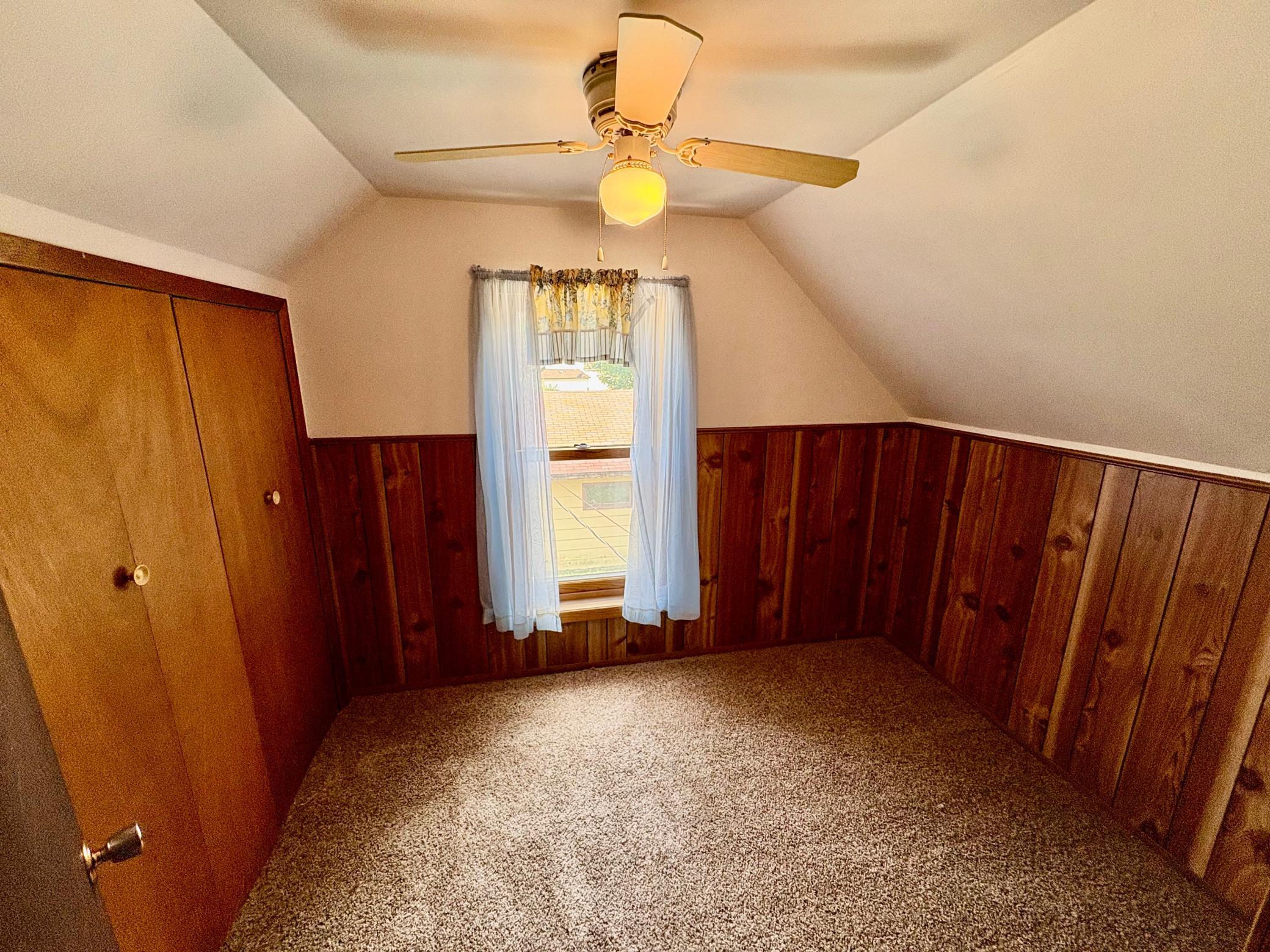 1911 single family home for sale at 122 2nd Avenue SE in Baudette, MN — 4 bed, 2 bath (photo 22 of 32)