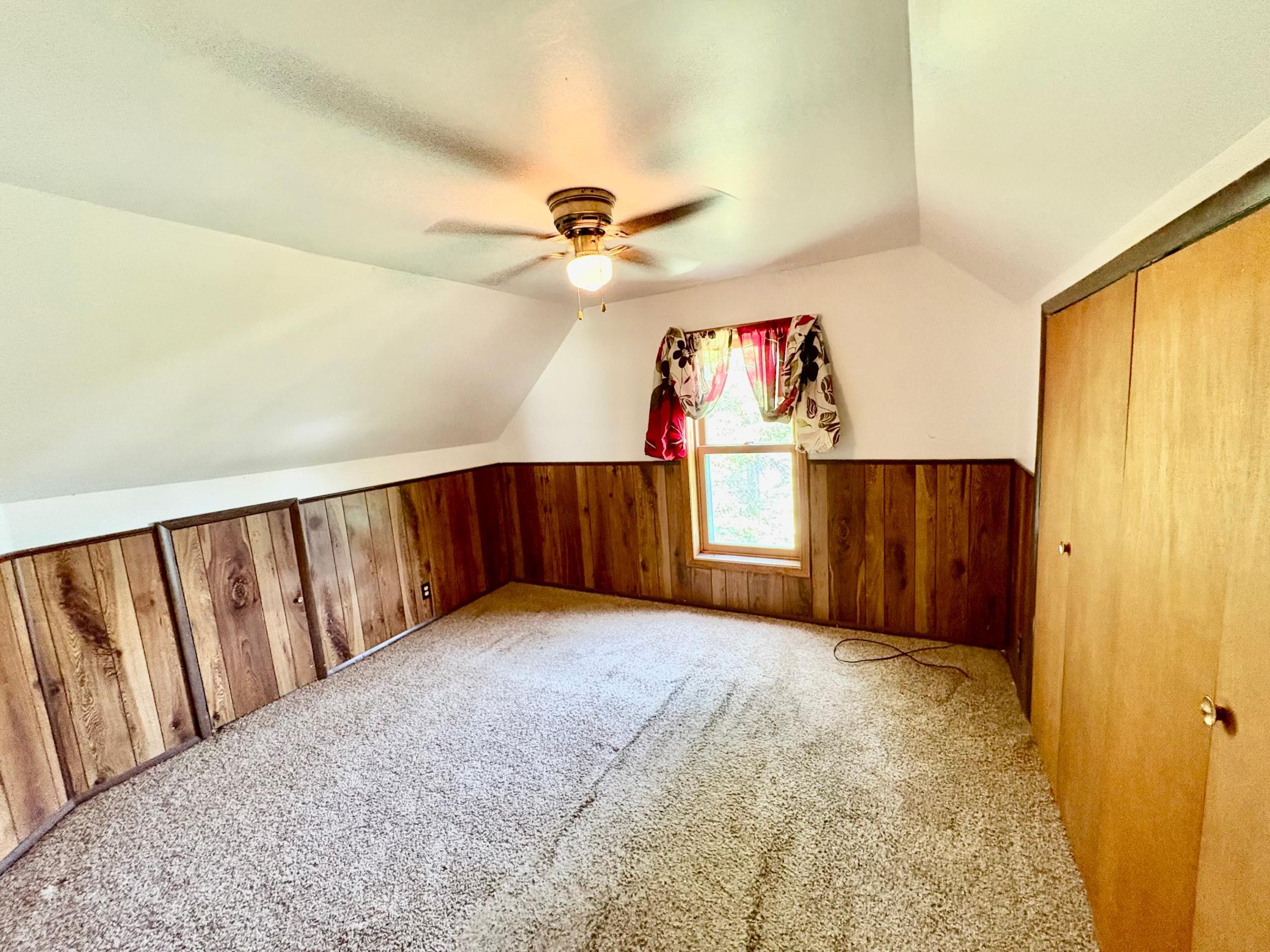 1911 single family home for sale at 122 2nd Avenue SE in Baudette, MN — 4 bed, 2 bath (photo 23 of 32)