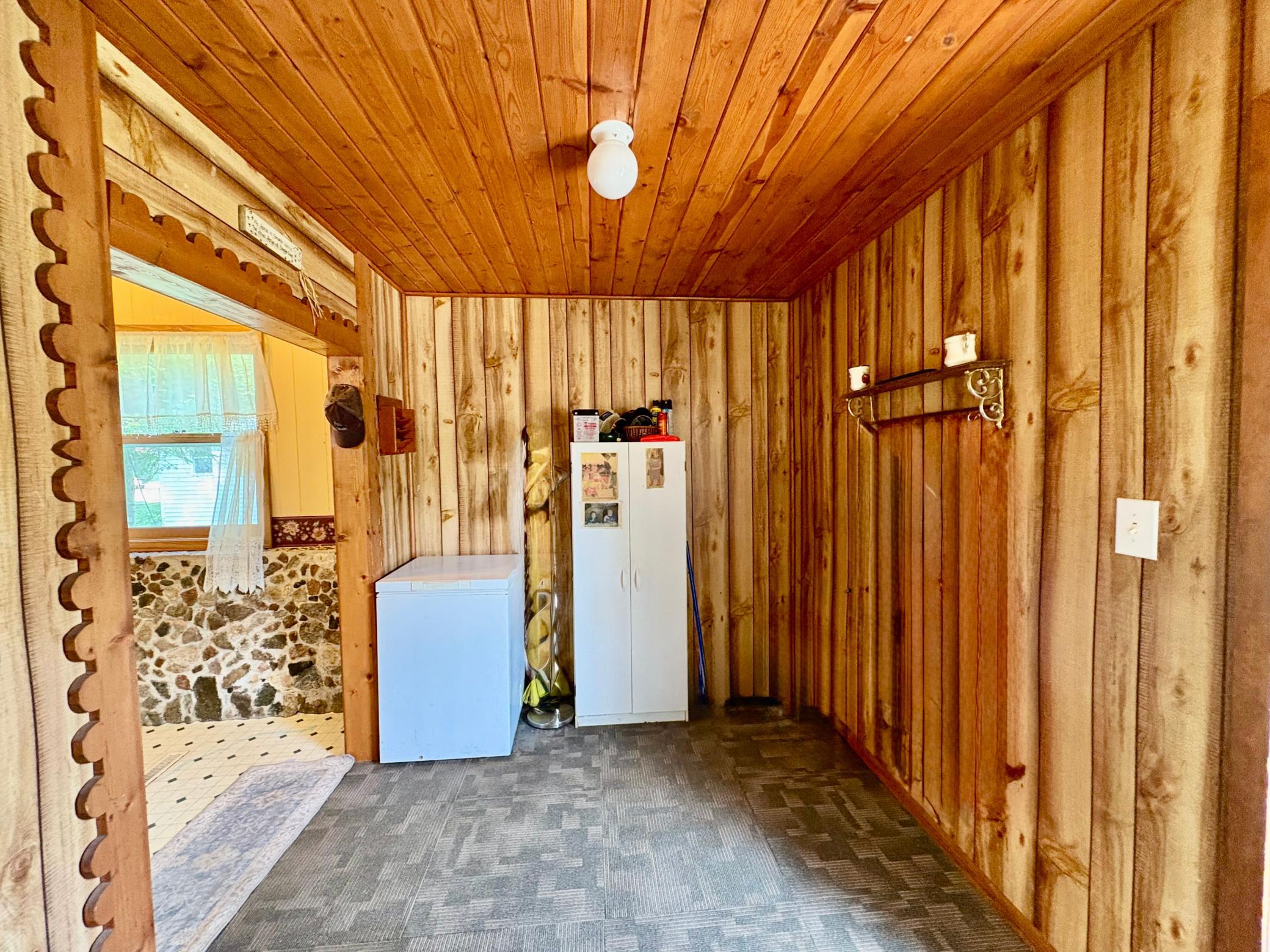 1911 single family home for sale at 122 2nd Avenue SE in Baudette, MN — 4 bed, 2 bath (photo 5 of 32)