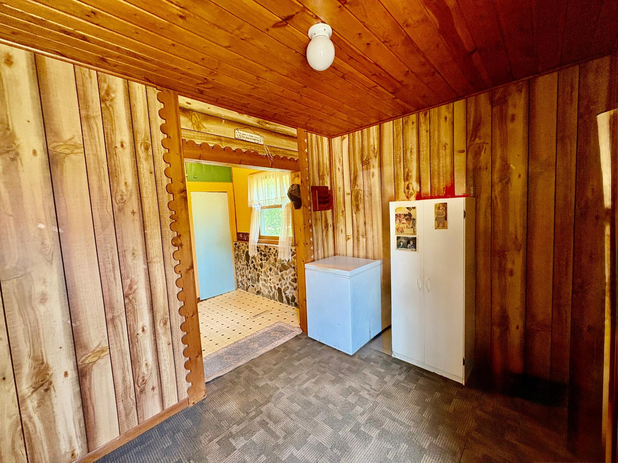 1911 single family home for sale at 122 2nd Avenue SE in Baudette, MN — 4 bed, 2 bath (photo 6 of 32)
