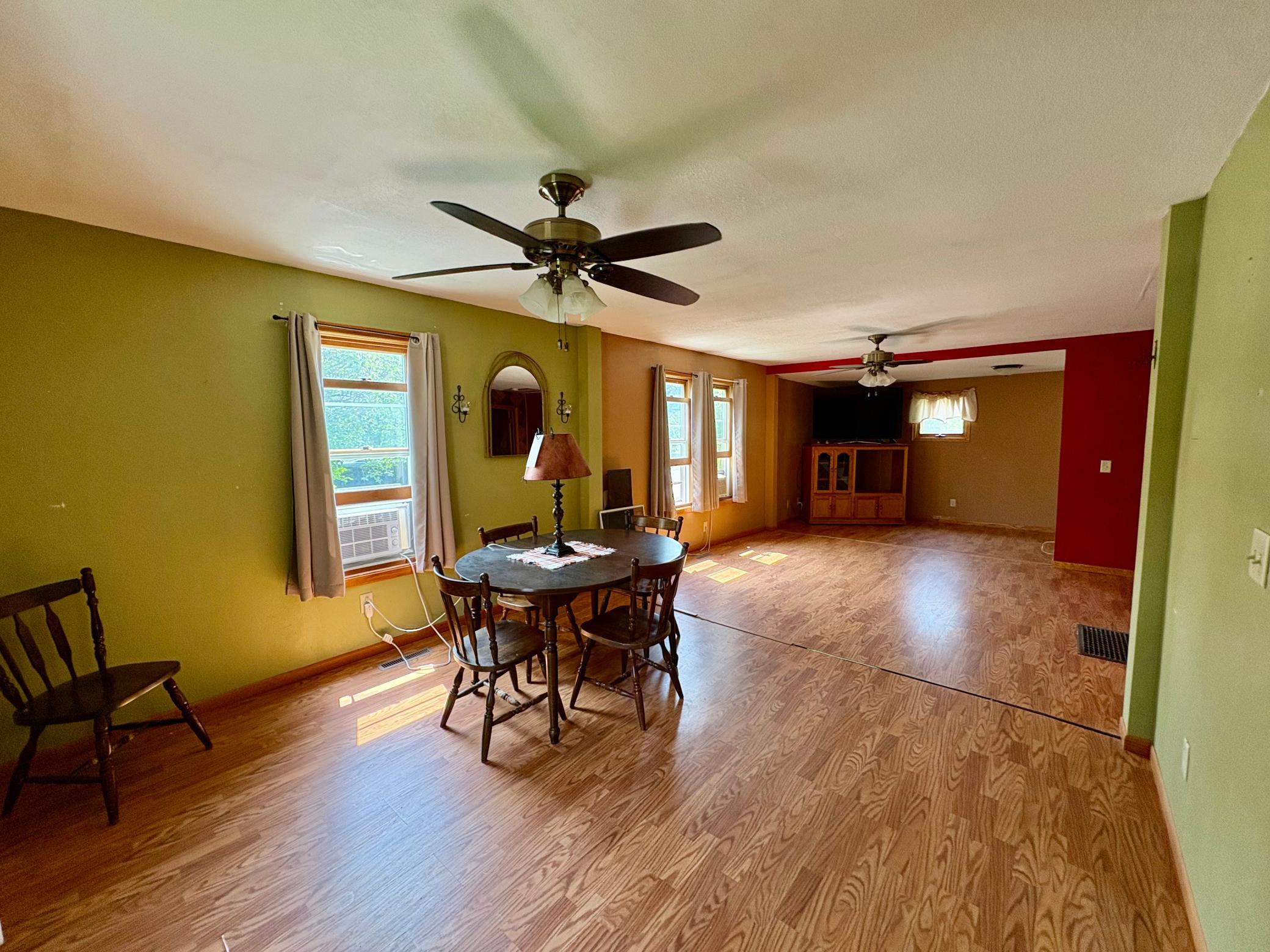1911 single family home for sale at 122 2nd Avenue SE in Baudette, MN — 4 bed, 2 bath (photo 9 of 32)