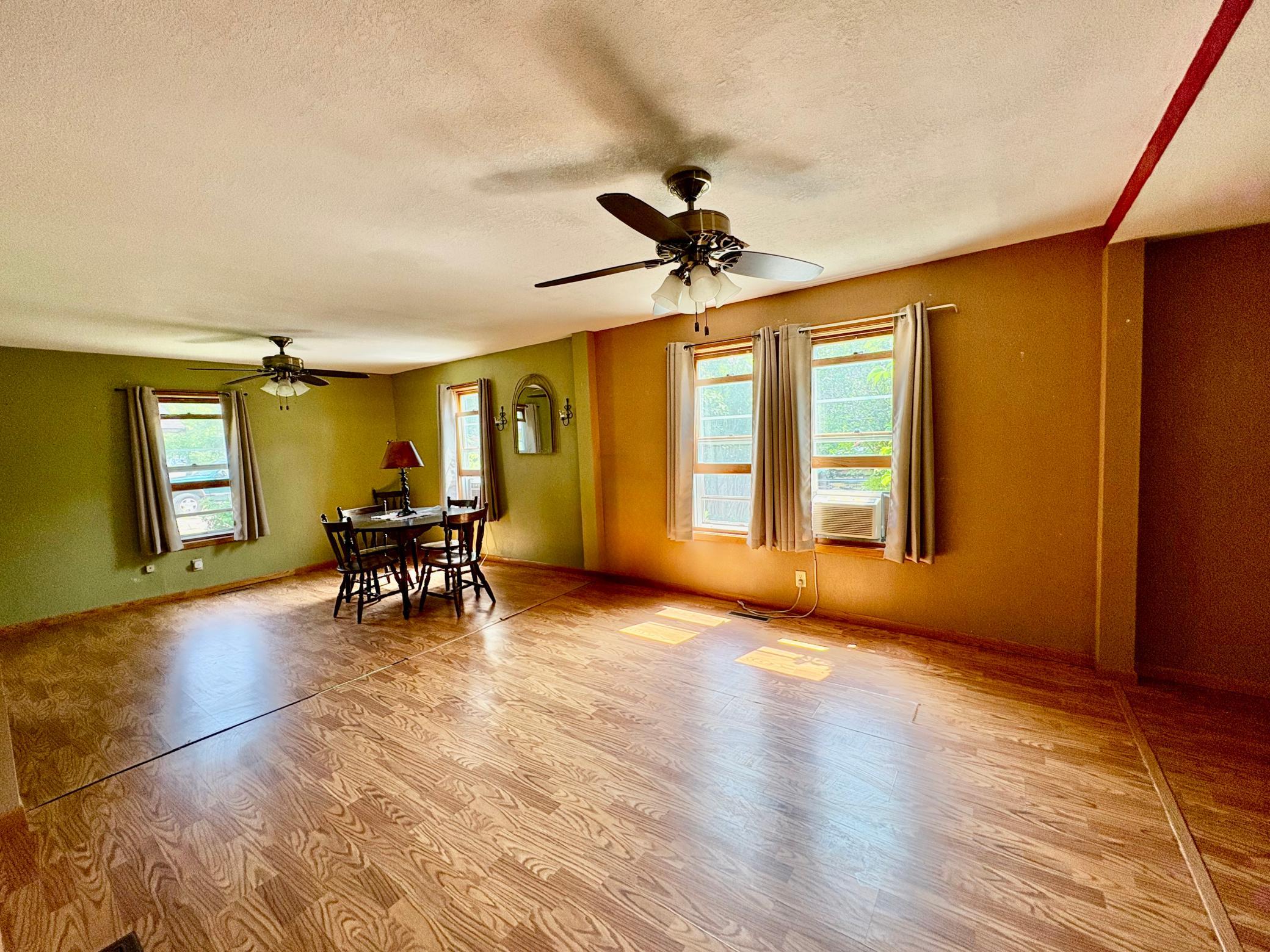1911 single family home for sale at 122 2nd Avenue SE in Baudette, MN — 4 bed, 2 bath (photo 10 of 32)