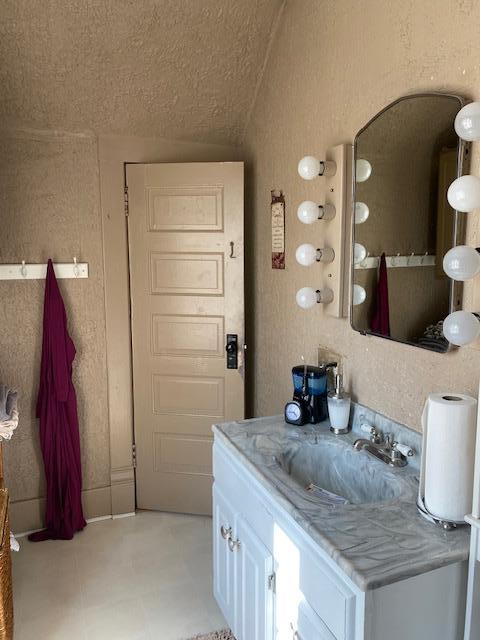 1910 single family home for sale at 430 1st Street in Arthur, ND — 4 bed, 2 bath (photo 28 of 45)