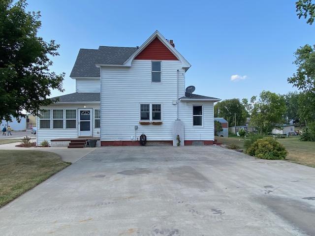 1910 single family home for sale at 430 1st Street in Arthur, ND — 4 bed, 2 bath (photo 35 of 45)