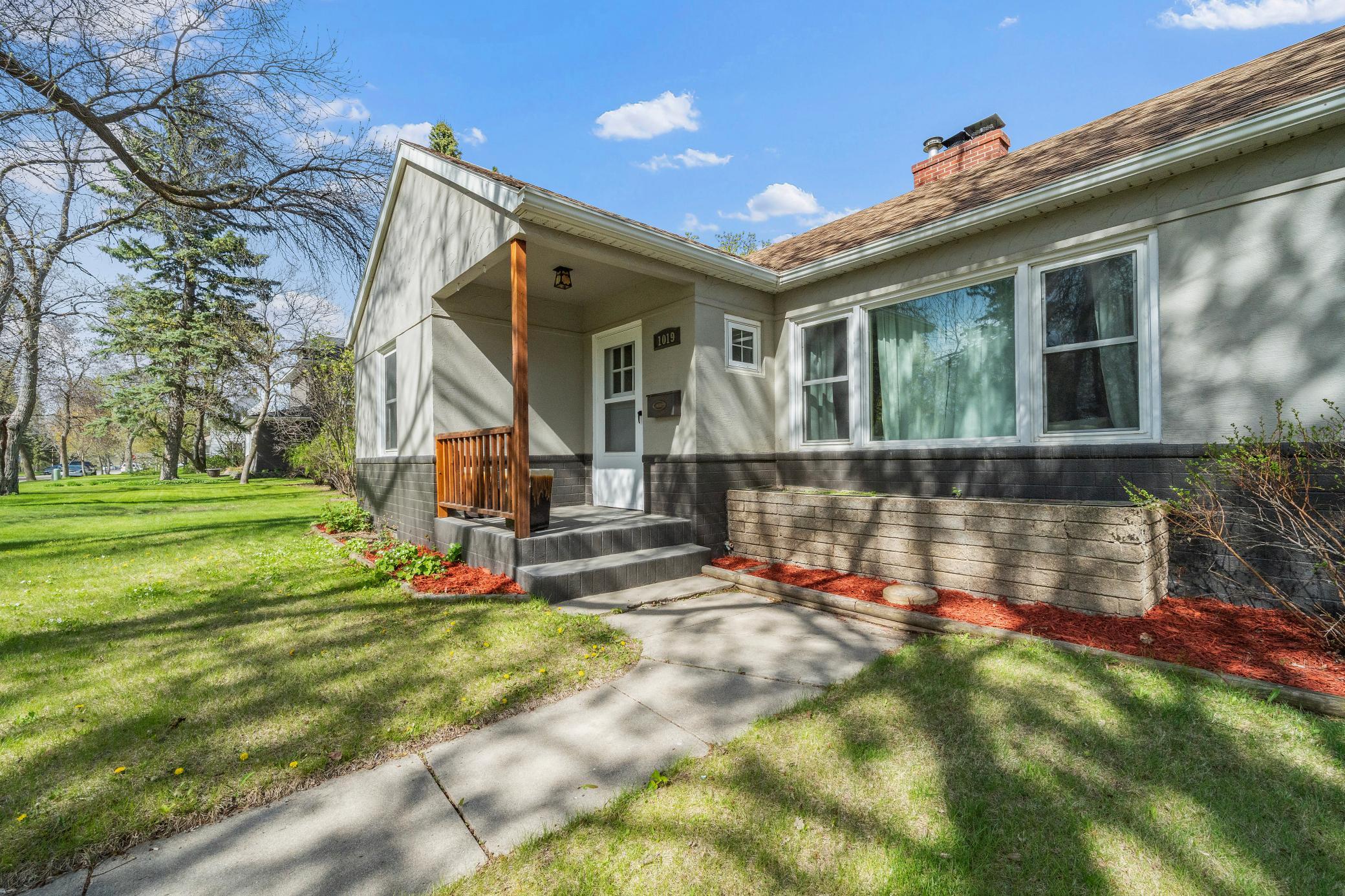 1947 single family home for sale at 1019 Ash Street in Alexandria, MN — 3 bed, 2 bath (photo 2 of 86)
