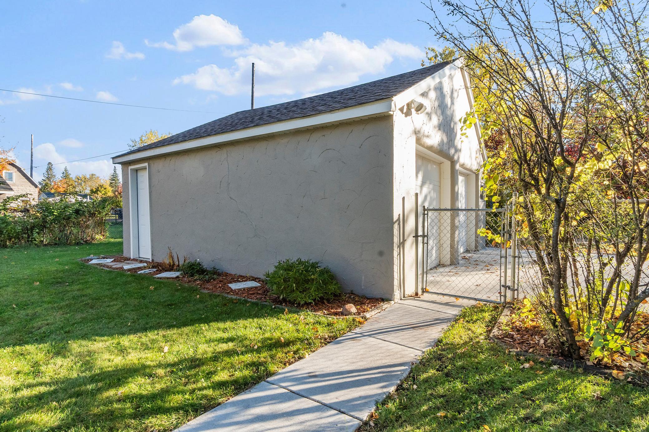 1947 single family home for sale at 1019 Ash Street in Alexandria, MN — 3 bed, 2 bath (photo 12 of 86)
