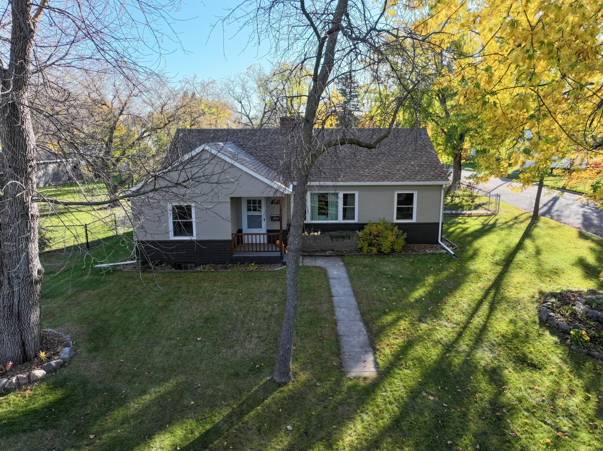1947 single family home for sale at 1019 Ash Street in Alexandria, MN — 3 bed, 2 bath (photo 5 of 86)