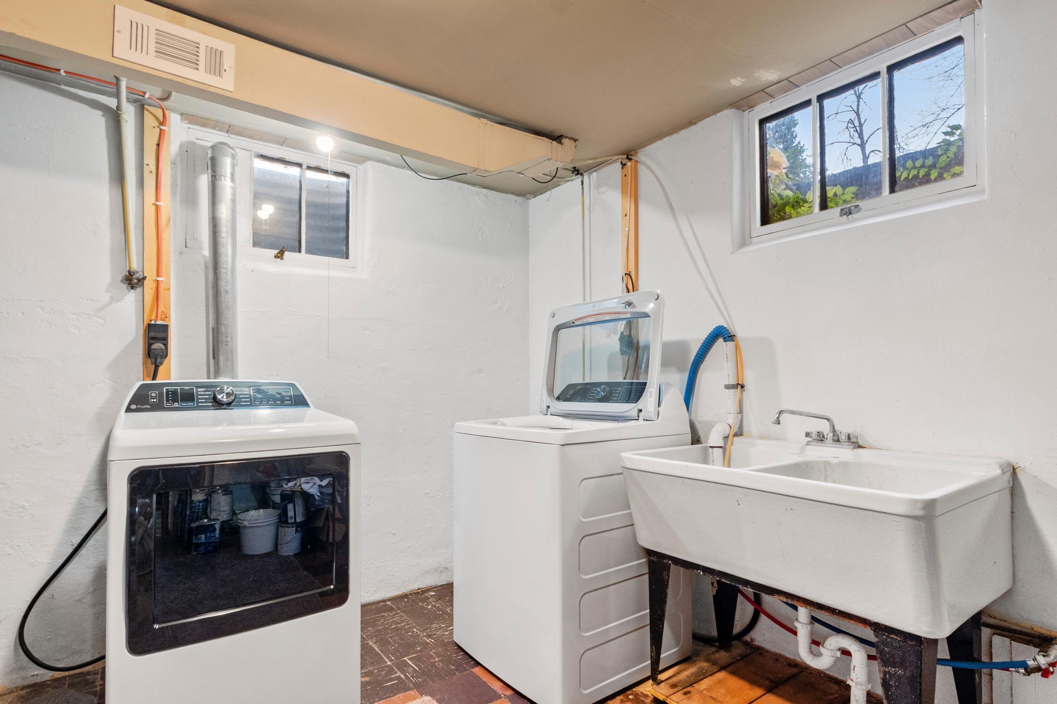 1947 single family home for sale at 1019 Ash Street in Alexandria, MN — 3 bed, 2 bath (photo 41 of 86)