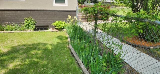 1947 single family home for sale at 1019 Ash Street in Alexandria, MN — 3 bed, 2 bath (photo 56 of 86)