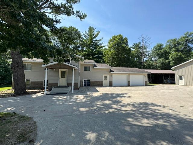 1993 single family home for sale at 57890 425th Street in New York Mills, MN — 5 bed, 2 bath (photo 5 of 51)