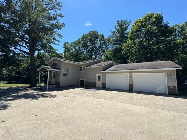 1993 single family home for sale at 57890 425th Street in New York Mills, MN — 5 bed, 2 bath (photo 6 of 51)