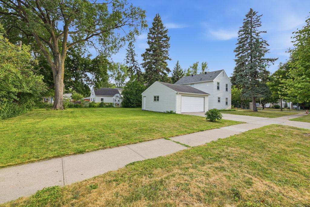 1002 10th Street S, Moorhead MN 56560 - Photo 4 of 27