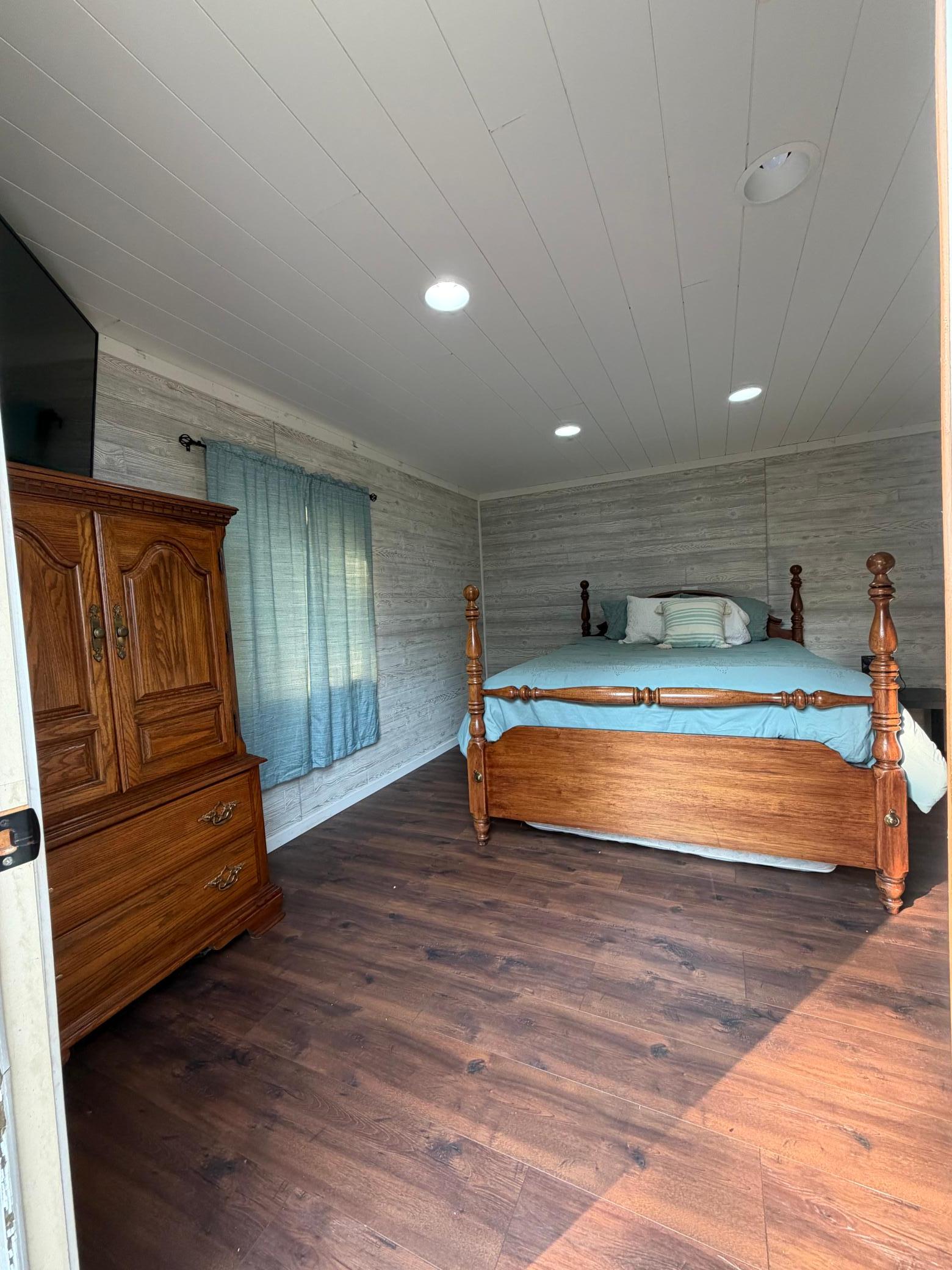 1995 single family home for sale at 21524 452nd Place in Aitkin, MN — 1 bed, 1 bath (photo 6 of 26)