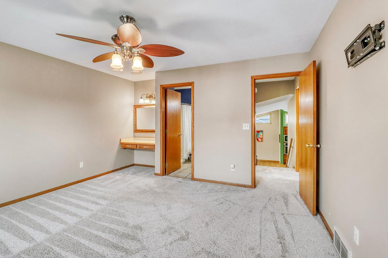 3902 6th Street S, Moorhead MN 56560 - Photo 24 of 60