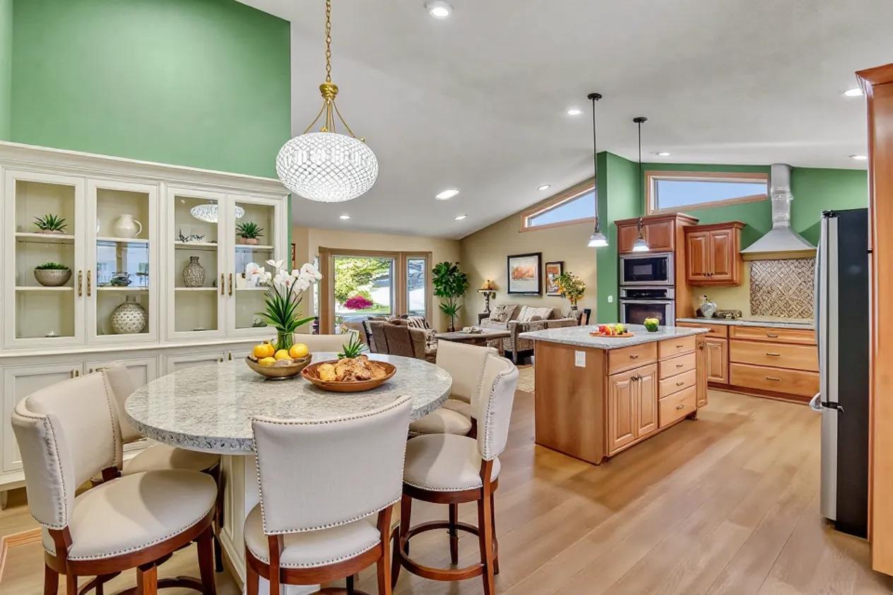 1993 single family home for sale at 3902 6th Street S in Moorhead, MN — 4 bed, 3 bath (photo 11 of 59)
