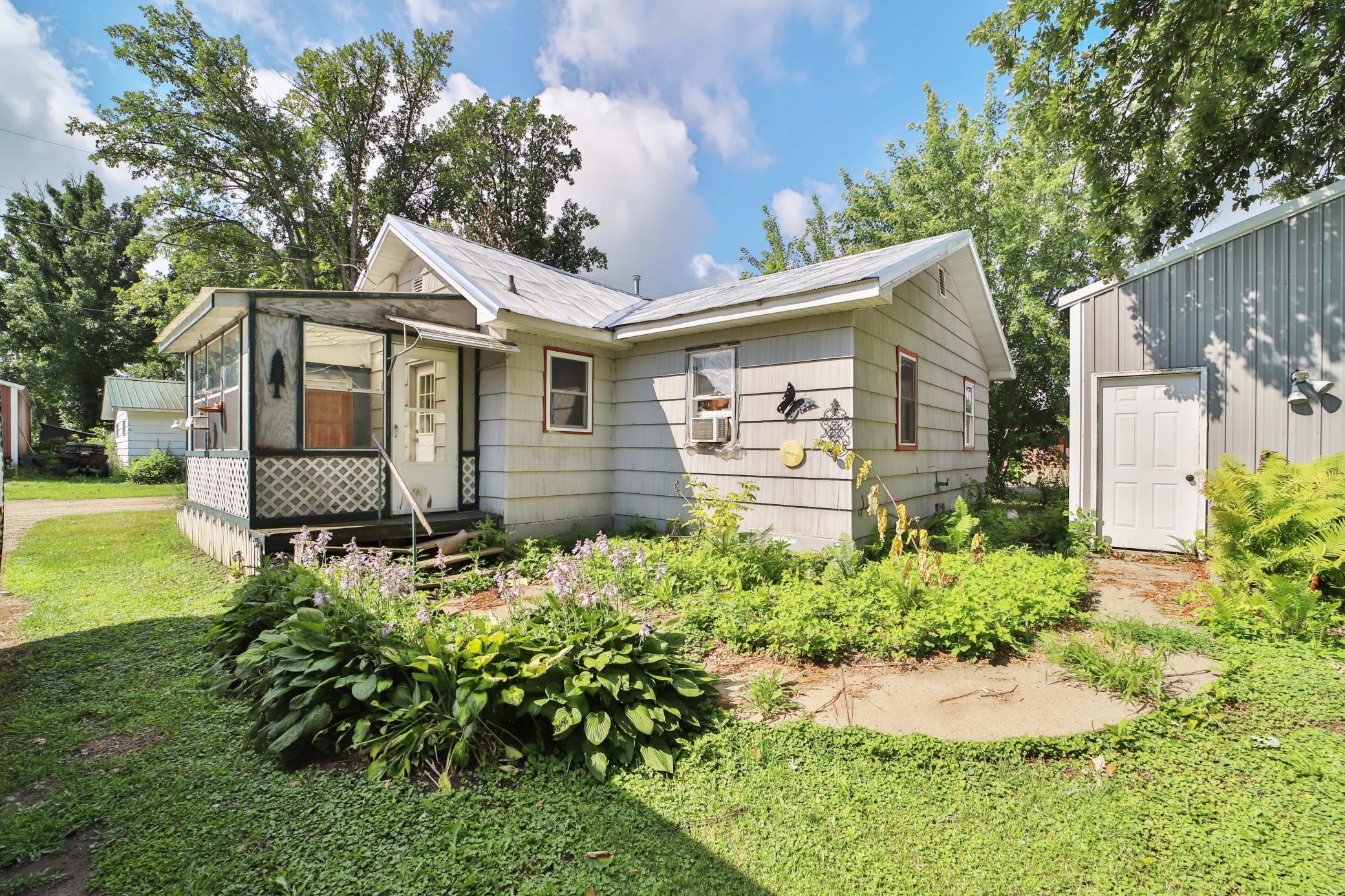 1960 single family home for sale at 400 N 4th Ave in Palisade, MN — 2 bed, 1 bath (photo 22 of 31)