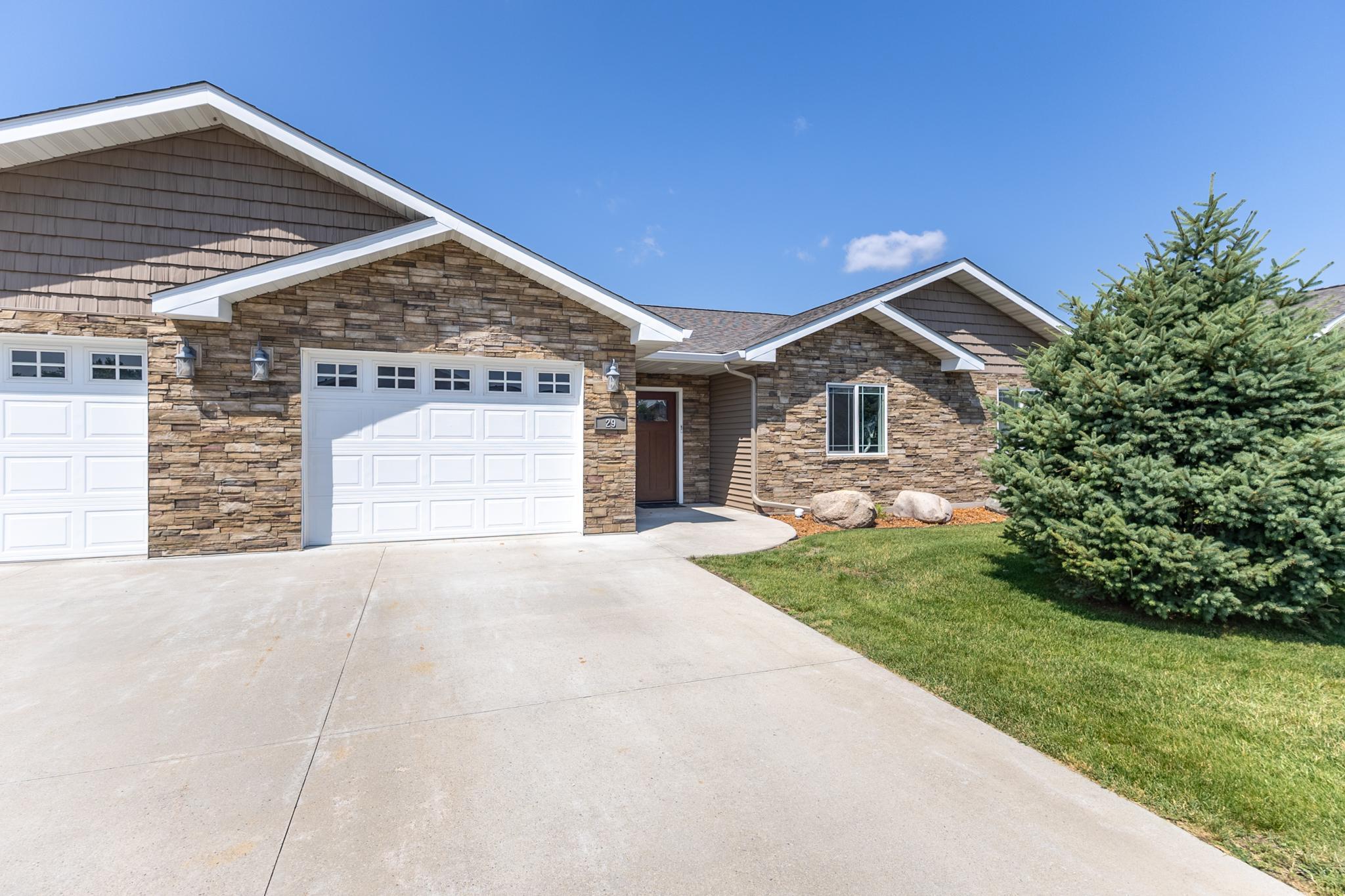 2016 townhouse for sale at 1615 30th Street NW, Unit 29 in Bemidji, MN — 2 bed, 2 bath (photo 2 of 47)