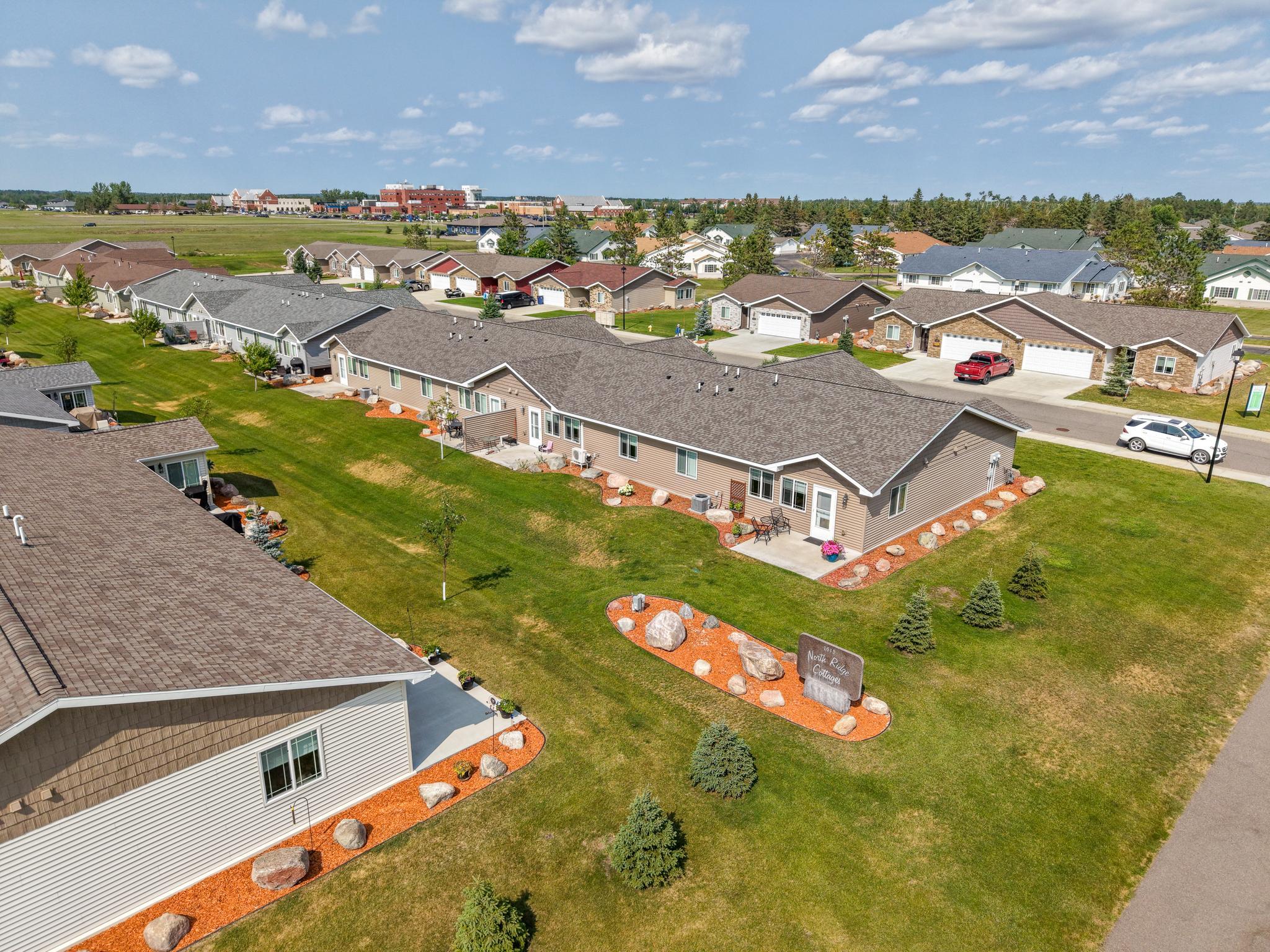2016 townhouse for sale at 1615 30th Street NW, Unit 29 in Bemidji, MN — 2 bed, 2 bath (photo 4 of 47)