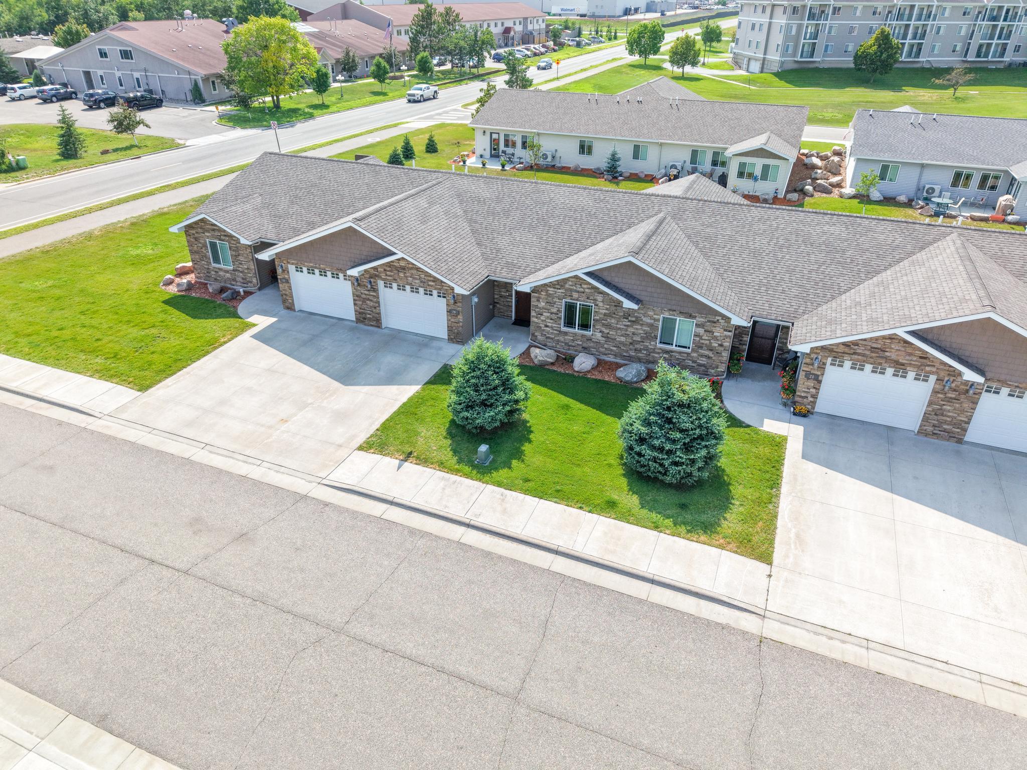 2016 townhouse for sale at 1615 30th Street NW, Unit 29 in Bemidji, MN — 2 bed, 2 bath (photo 44 of 47)