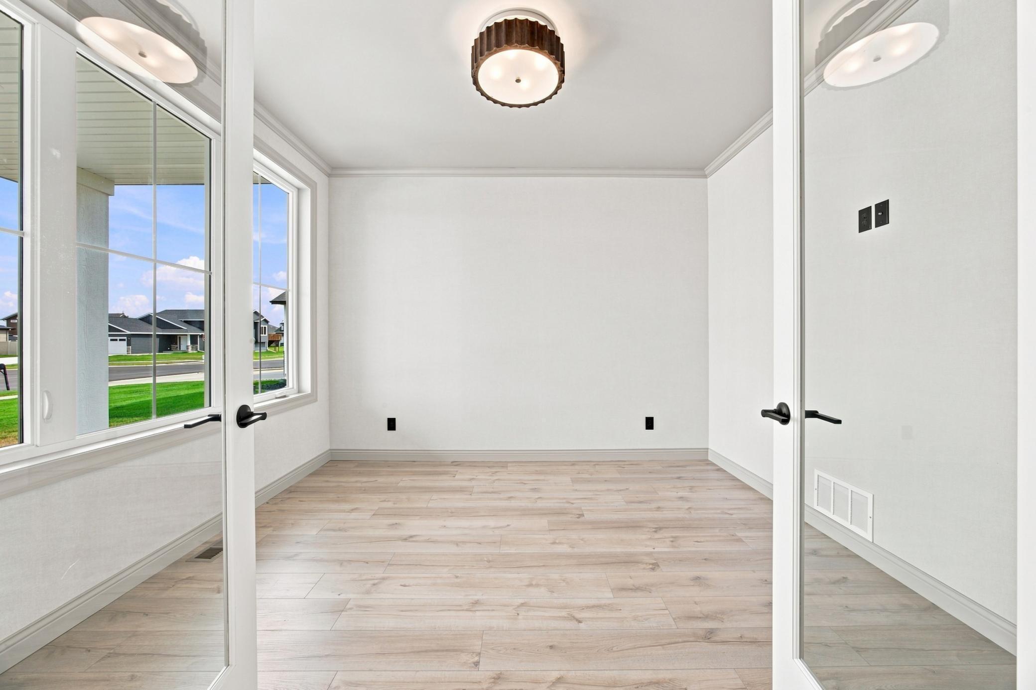 2027 single family home for sale at 8912 Meadowlark Parkway in Horace, ND — 6 bed, 4 bath (photo 12 of 28)